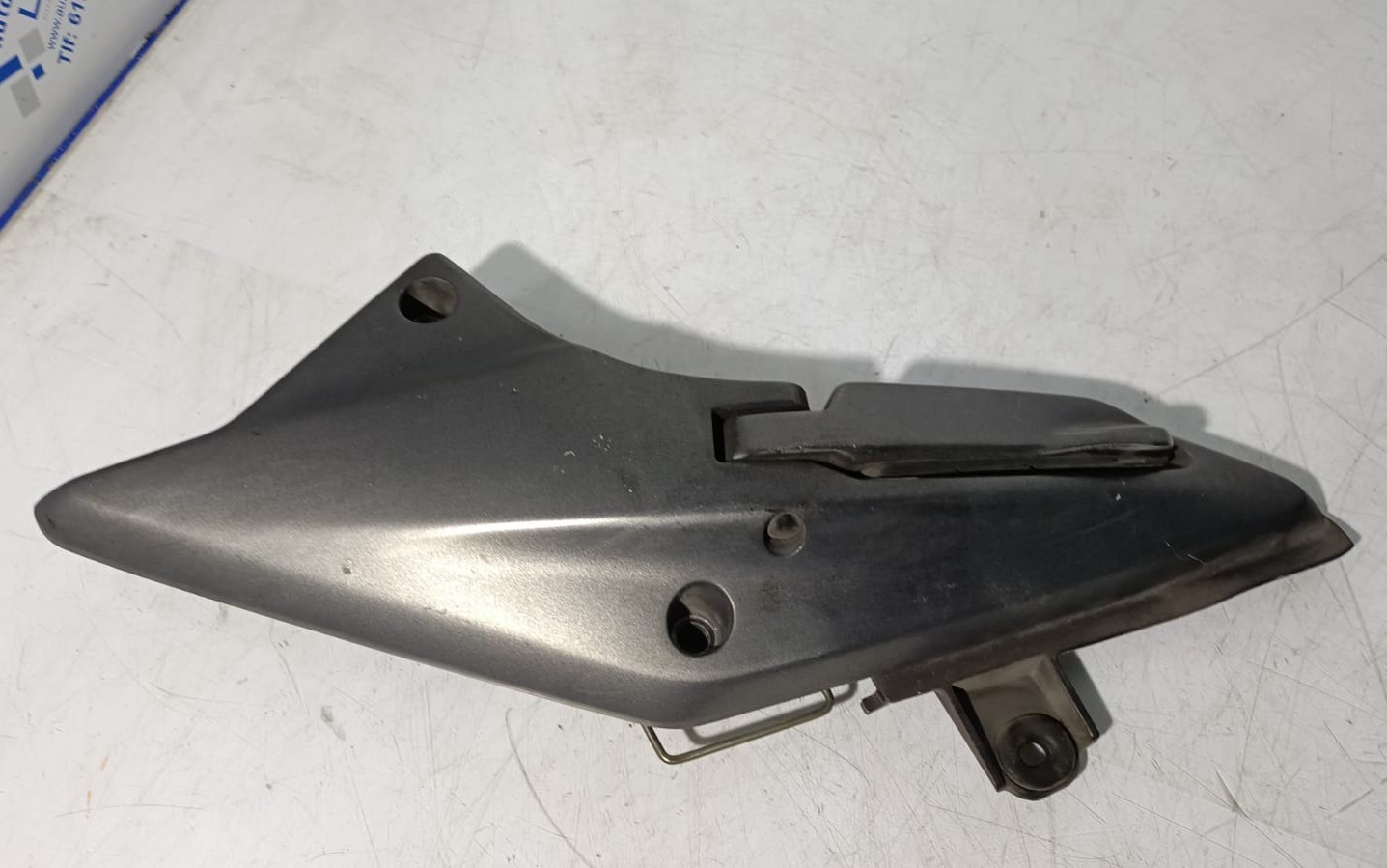 Posapies de pasajero lado izquierdo Honda Silver Wing 400 2009