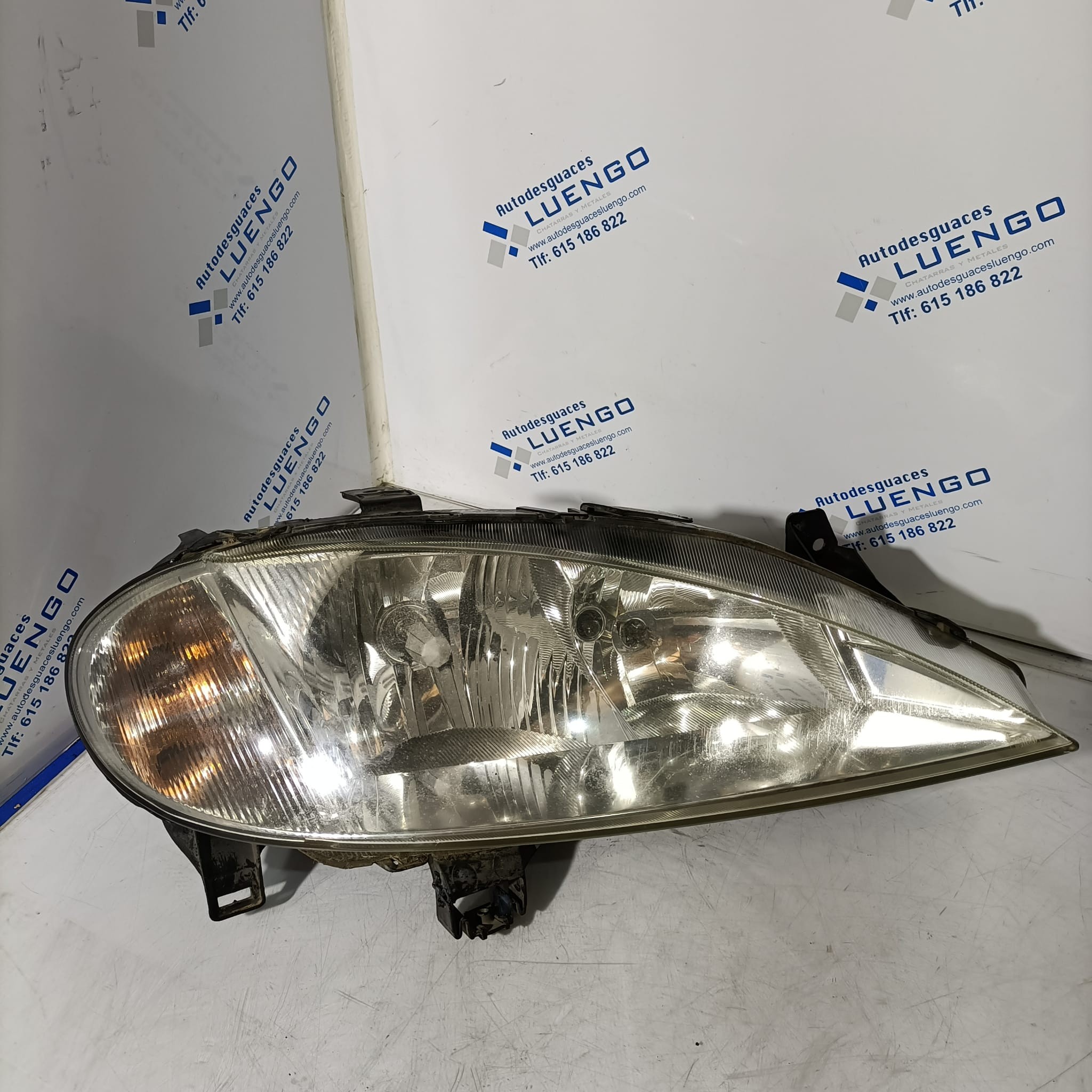 Faro delantero derecho Renault Megane 2003