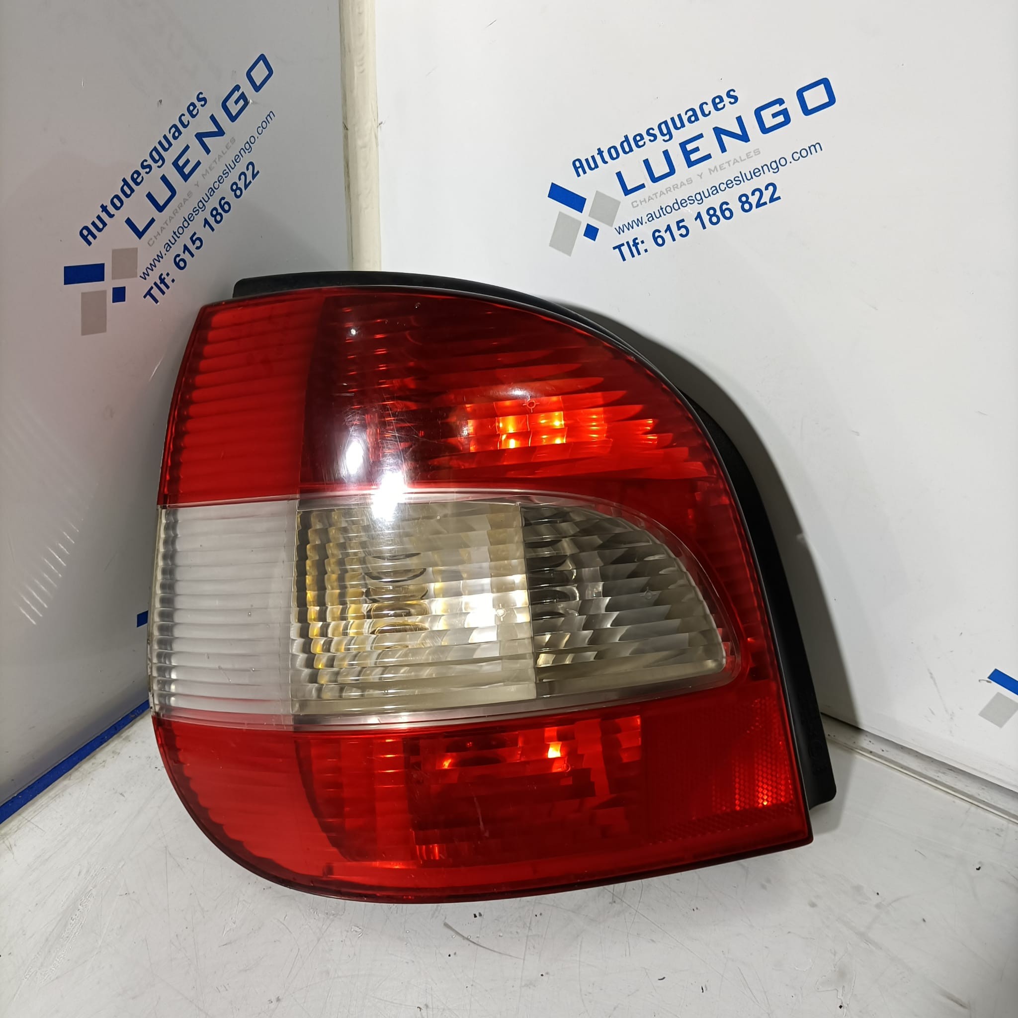 Piloto trasero izquierdo Renault Scenic 2001
