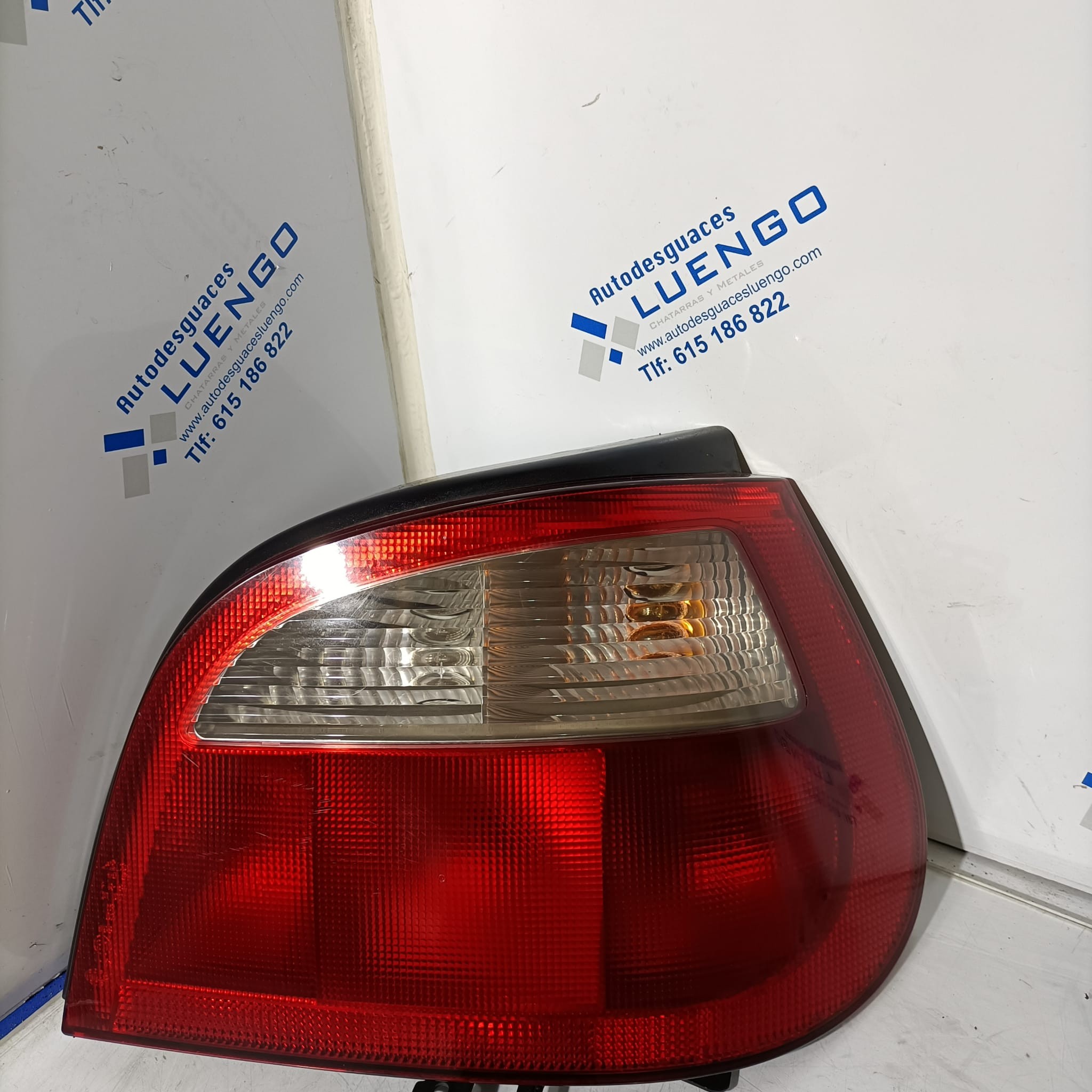 Piloto trasero derecho Renault Megane 2001