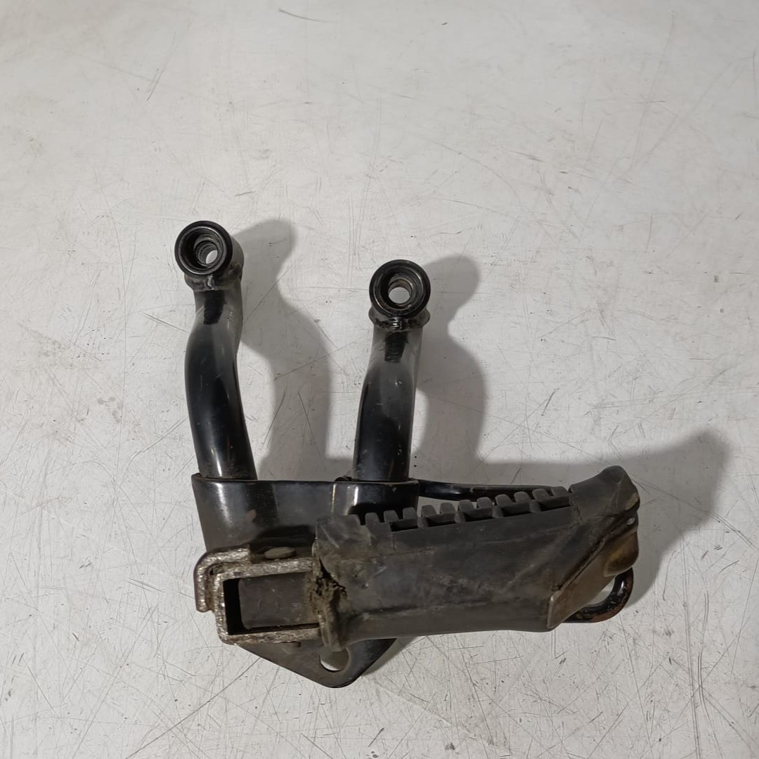 Estribera de pasajero lado izquierdo Suzuki DL 650 V-Strom 2006pia de