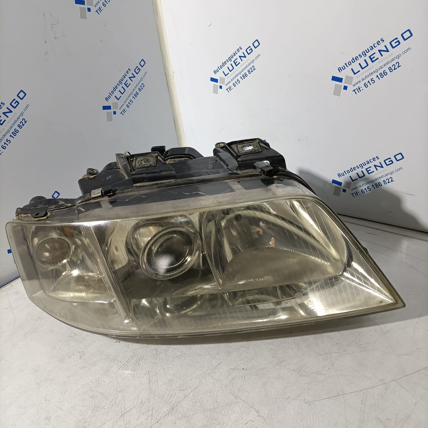 Faro delantero derecho Audi A6 2000
