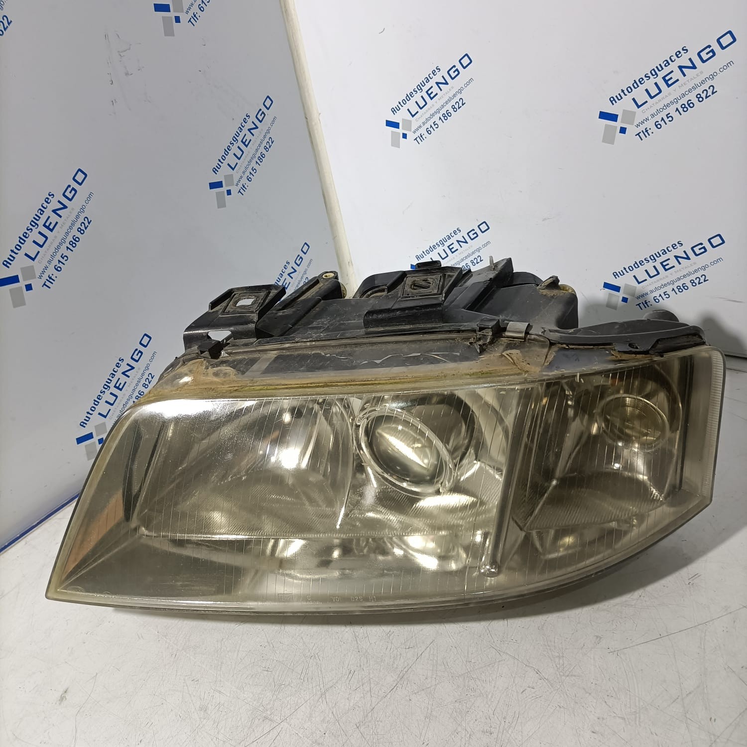 Faro delantero izquierdo Audi A6 2000