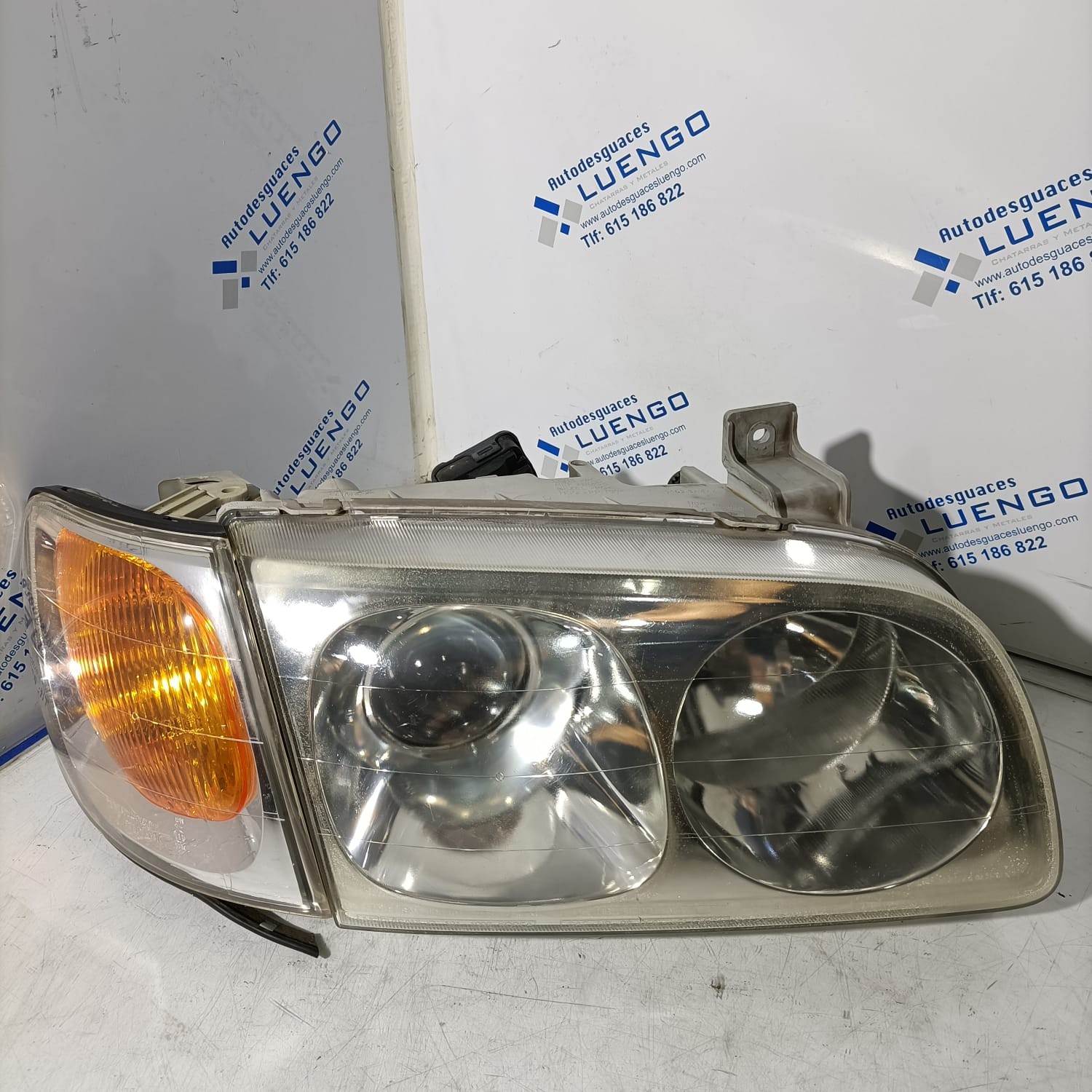 Faro delantero derecho Hyundai Trajet 2003