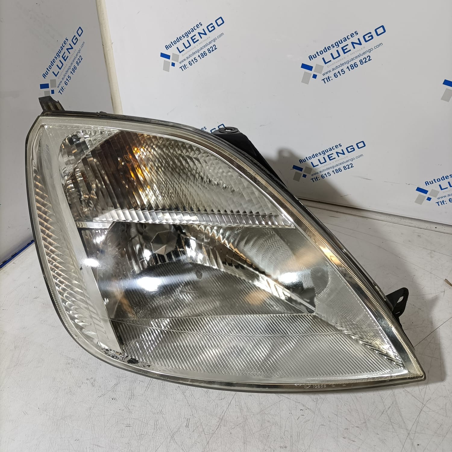 Faro delantero derecho Ford Fiesta 2003