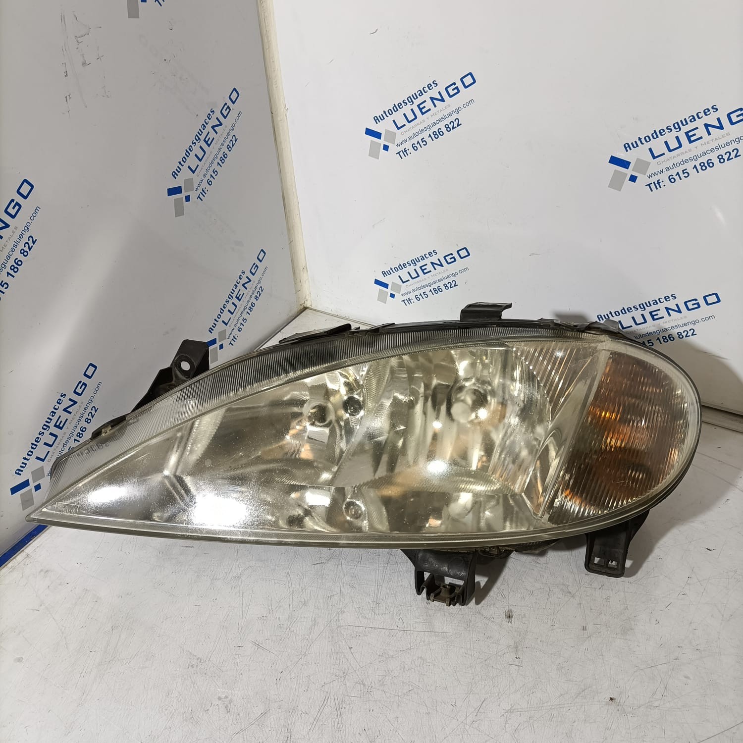 Faro delantero izquierdo Renault Megane 2000