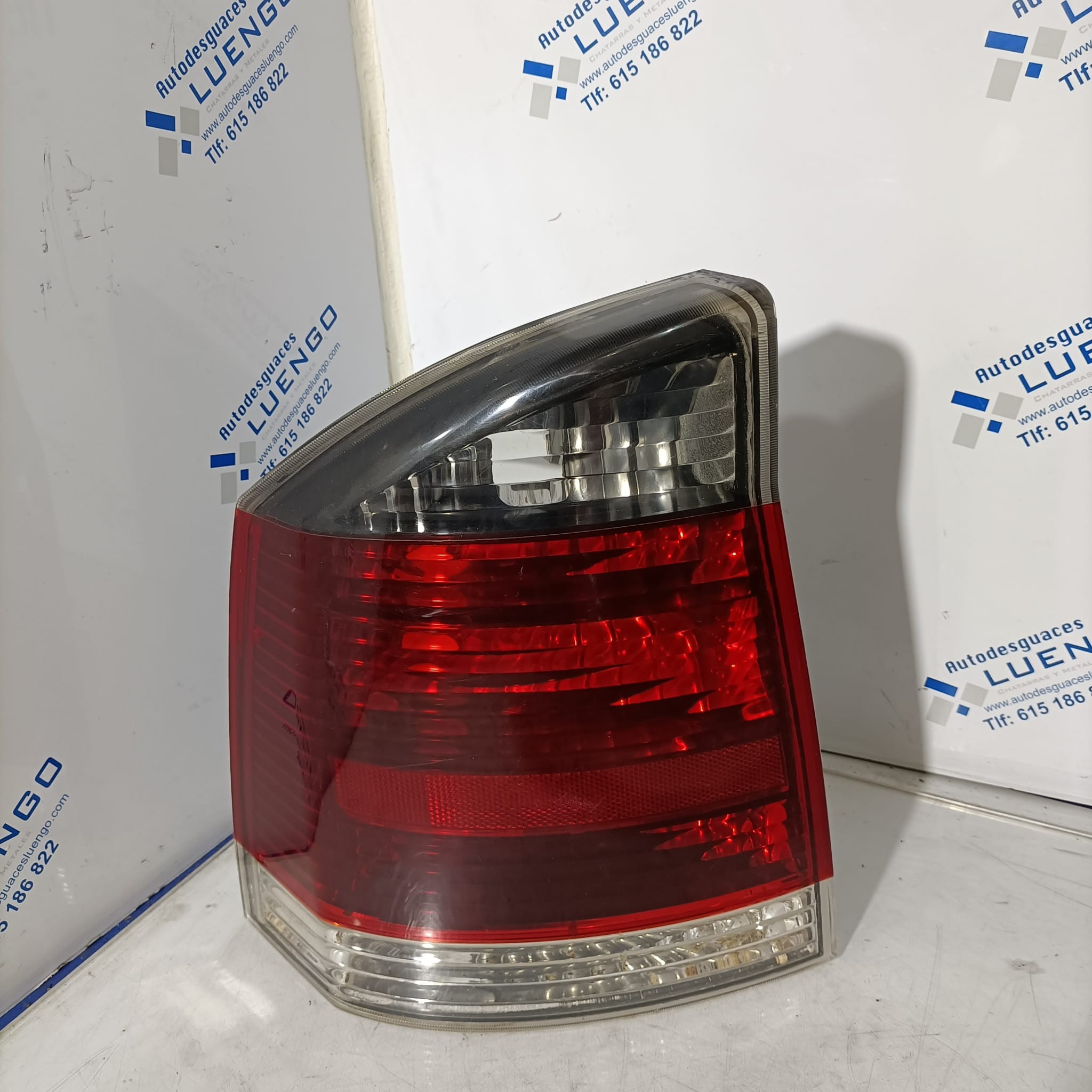 Piloto trasero izquierdo Opel Vectra 2004