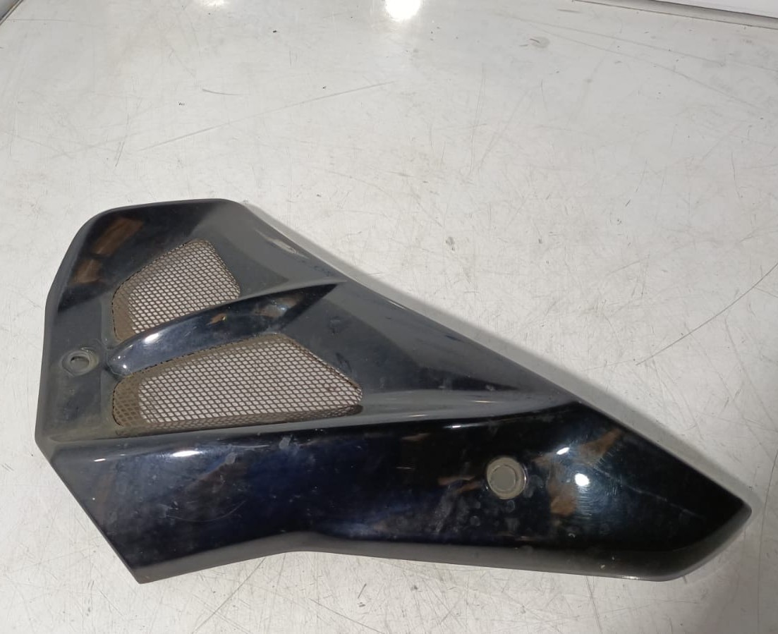 Tapa izquierda de depósito Suzuki Bandit 650 2006