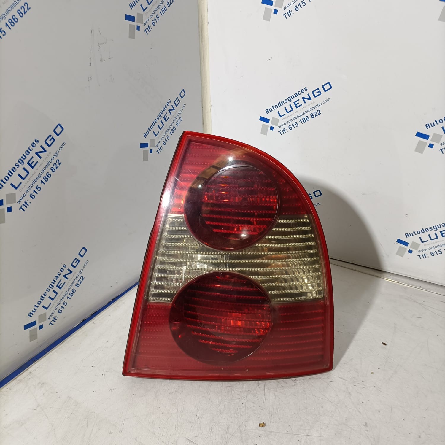 Piloto trasero derecho Volkswagen Passat 2003