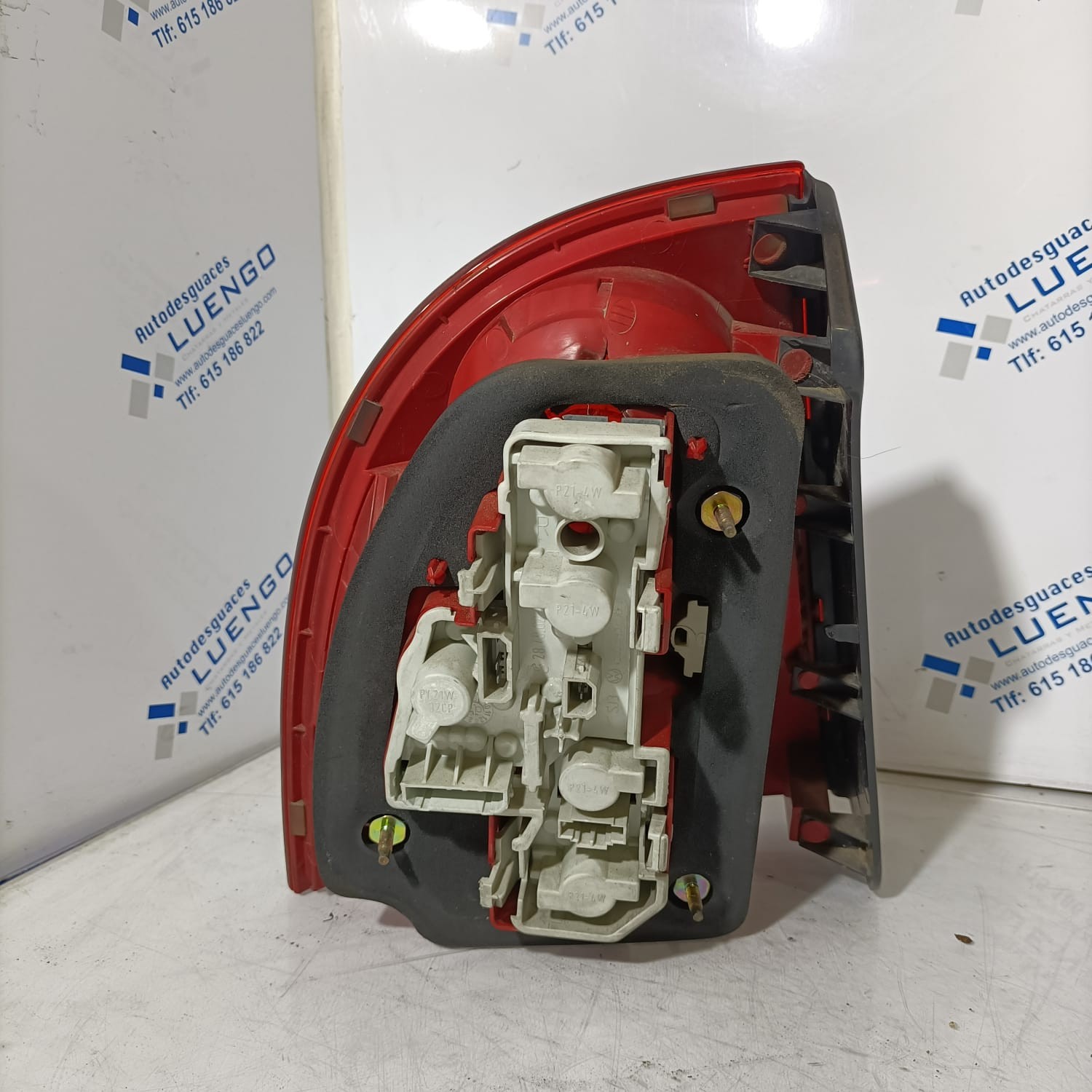 Piloto trasero derecho Volkswagen Passat 2003