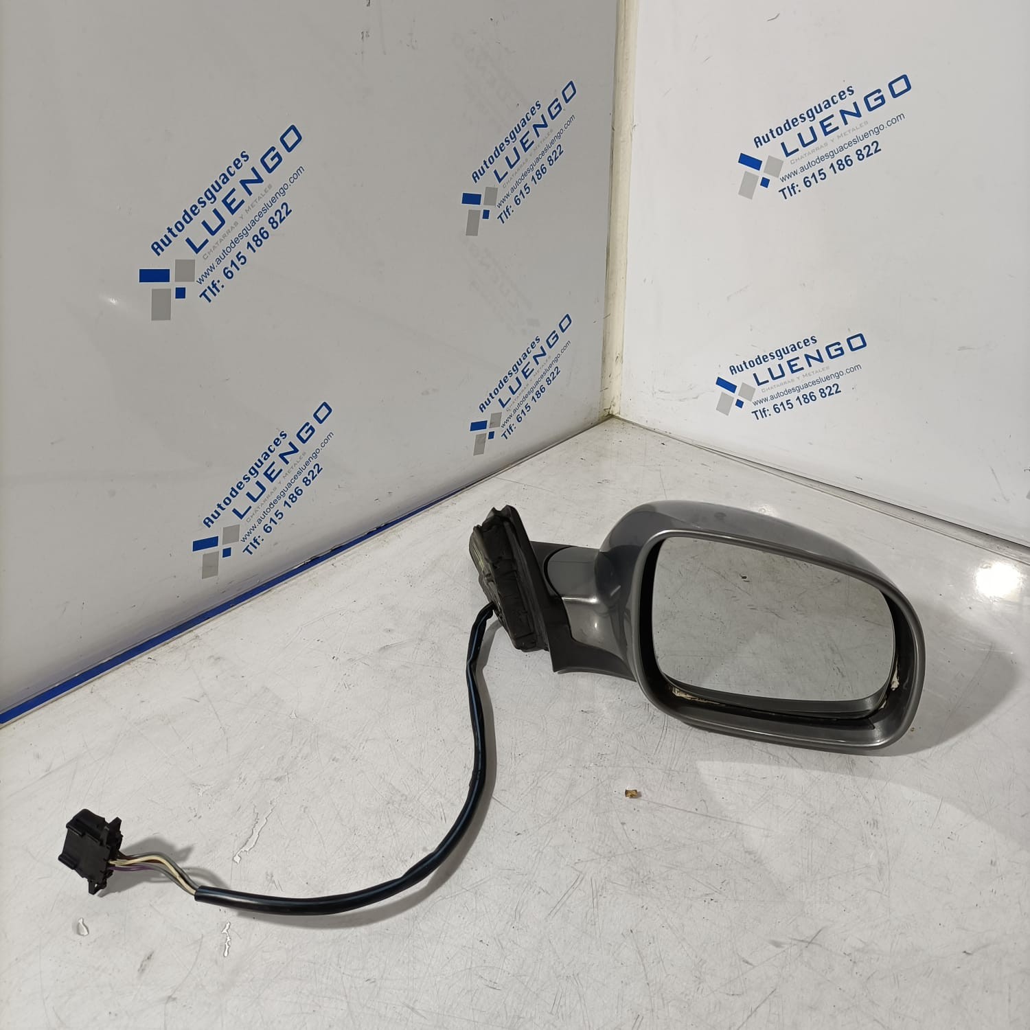 Retrovisor derecho Volkswagen Passat 2003