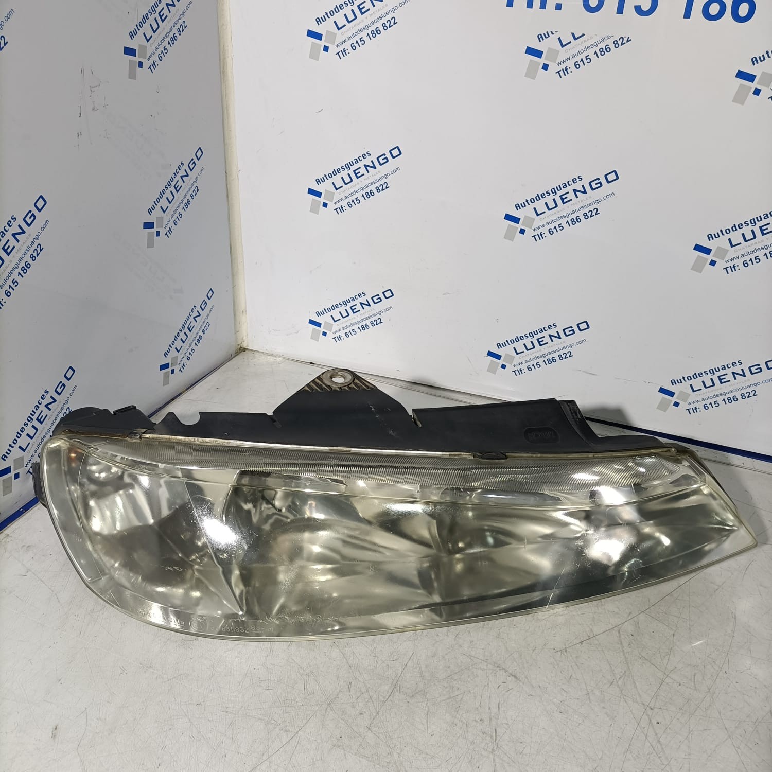Faro delantero derecho Peugeot 406 2000