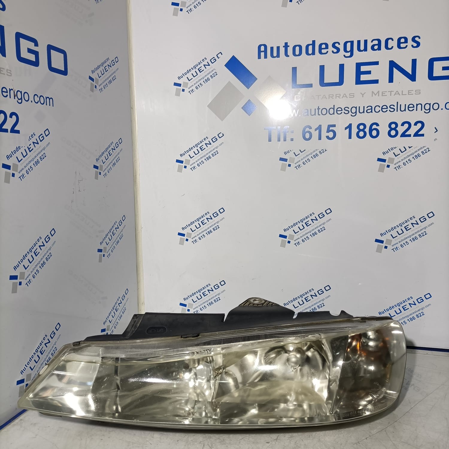 Faro delantero izquierdo Peugeot 406 2000