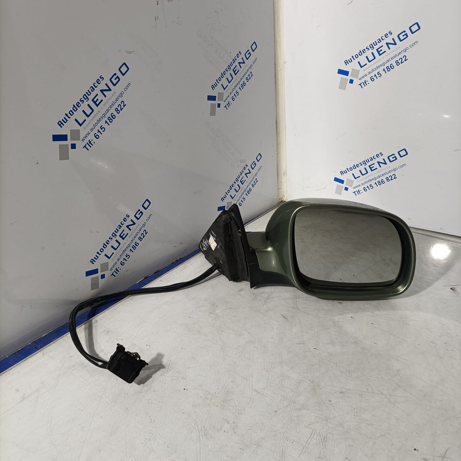 Retrovisor derecho Volkswagen Passat 2003