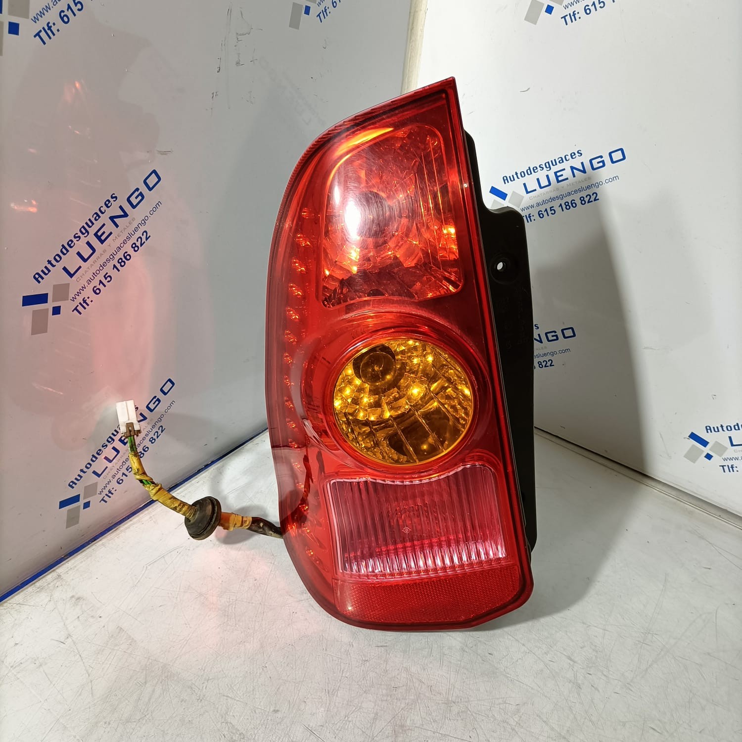 Piloto trasero izquierdo Mitsubishi Space Star 2003