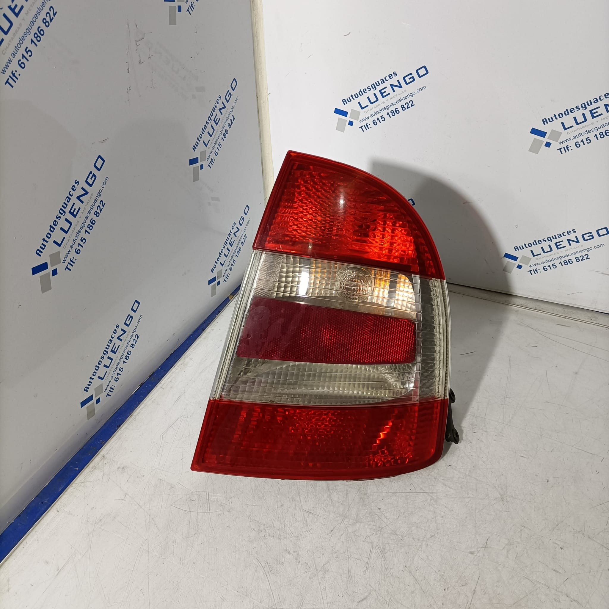 Piloto derecho Skoda Superb 2006