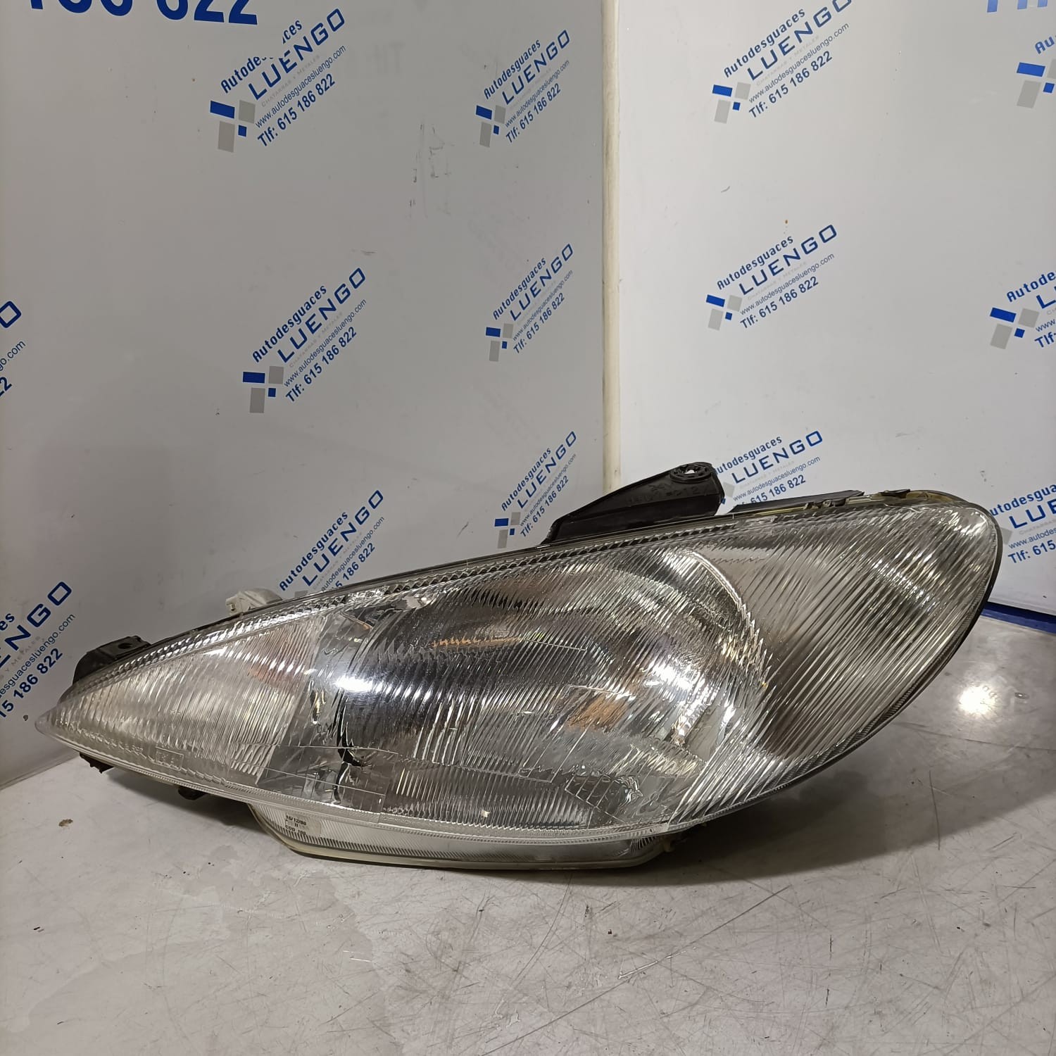 Faro delantero izquierdo Peugeot 206 2001