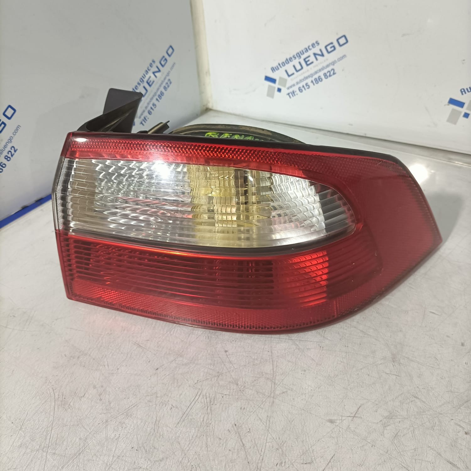 Piloto trasero derecho Renault Laguna 1997