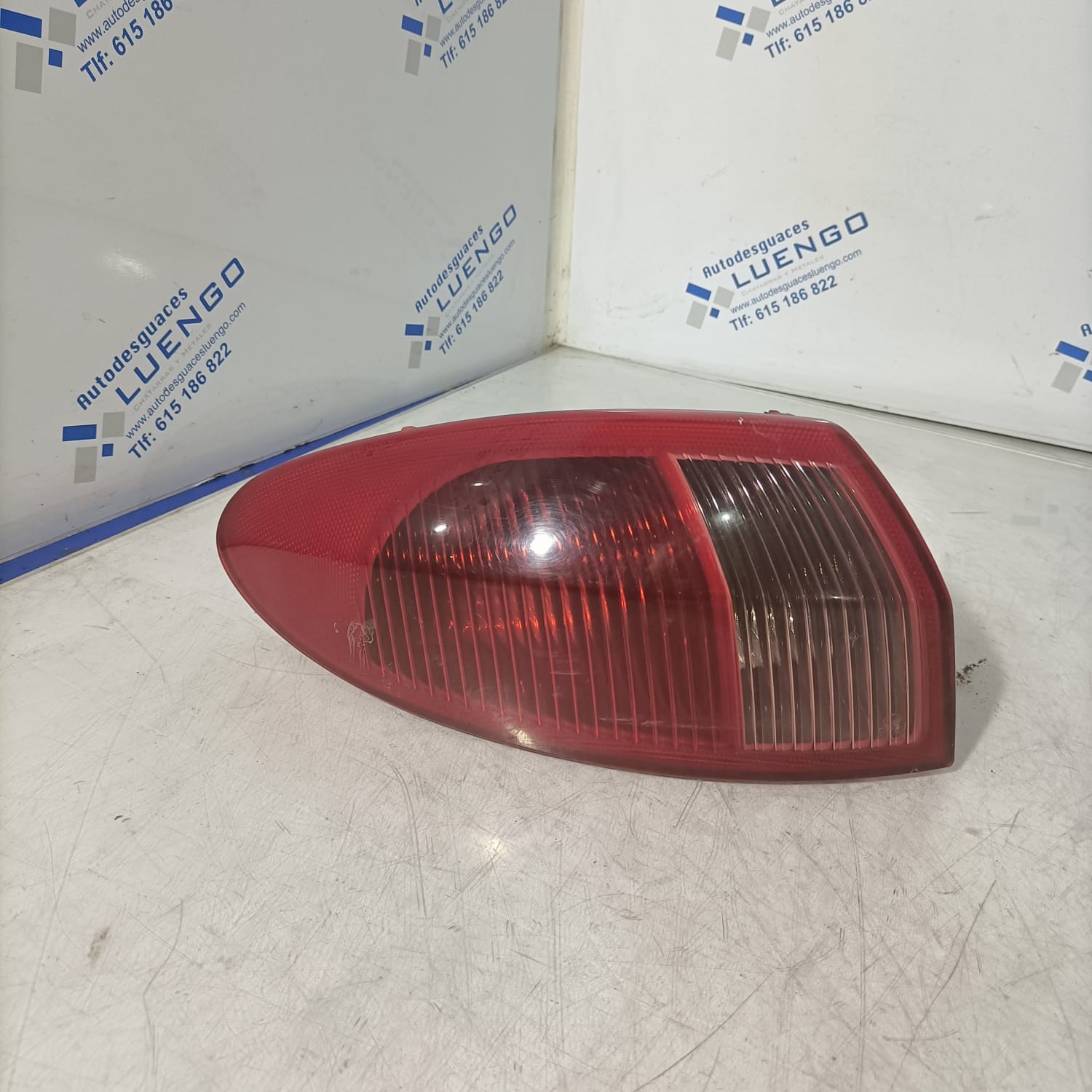 Piloto trasero izquierdo Alfa Romeo 147 2004