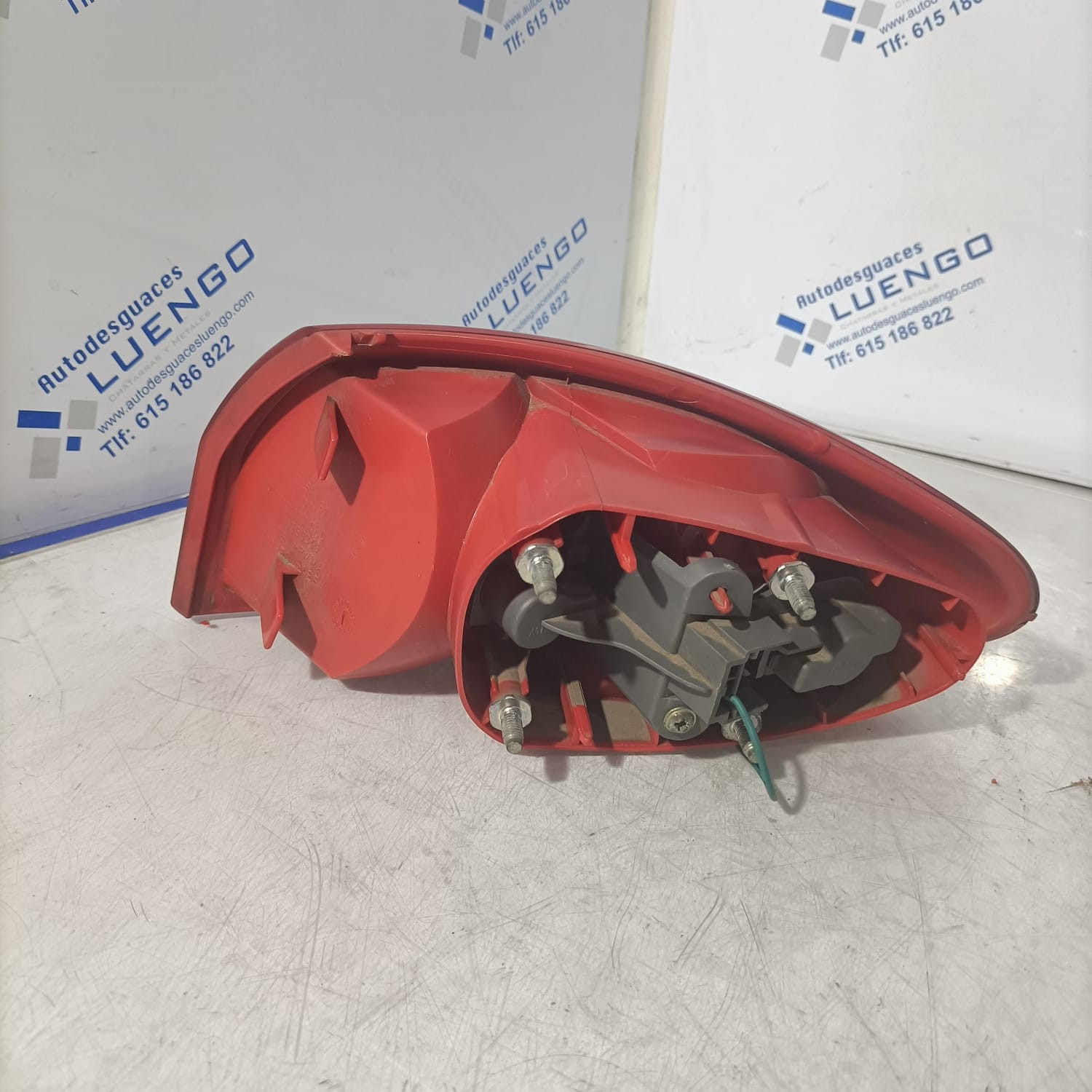 Piloto trasero izquierdo Alfa Romeo 147 2004