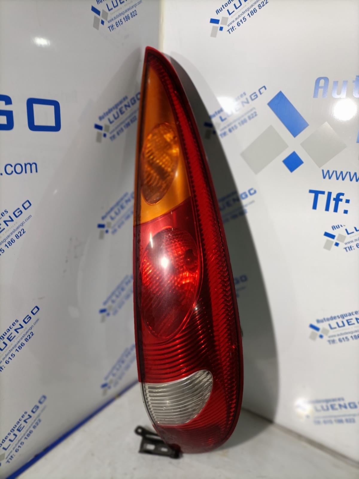 Piloto trasero derecho Nissan Almera 2001