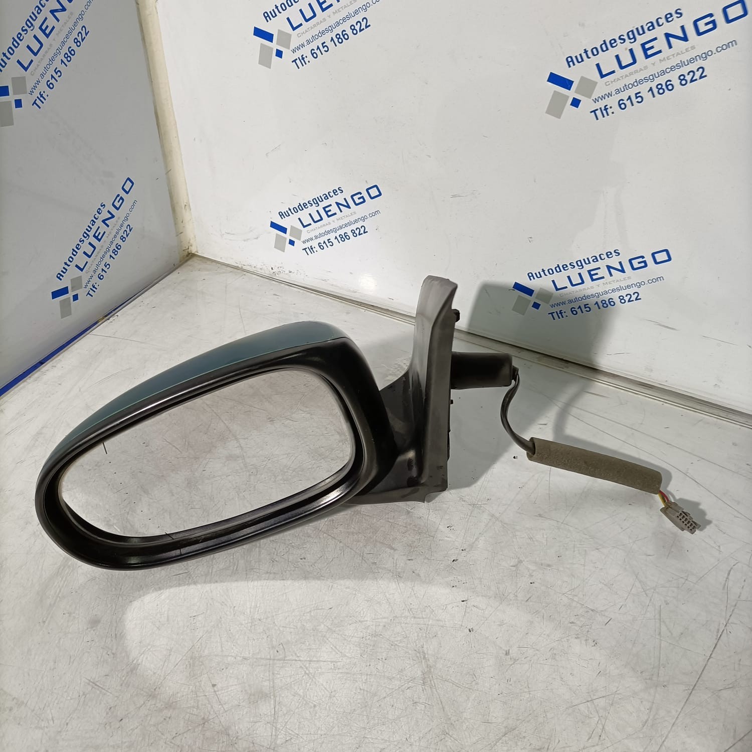Retrovisor derecho Nissan Almera 2001
