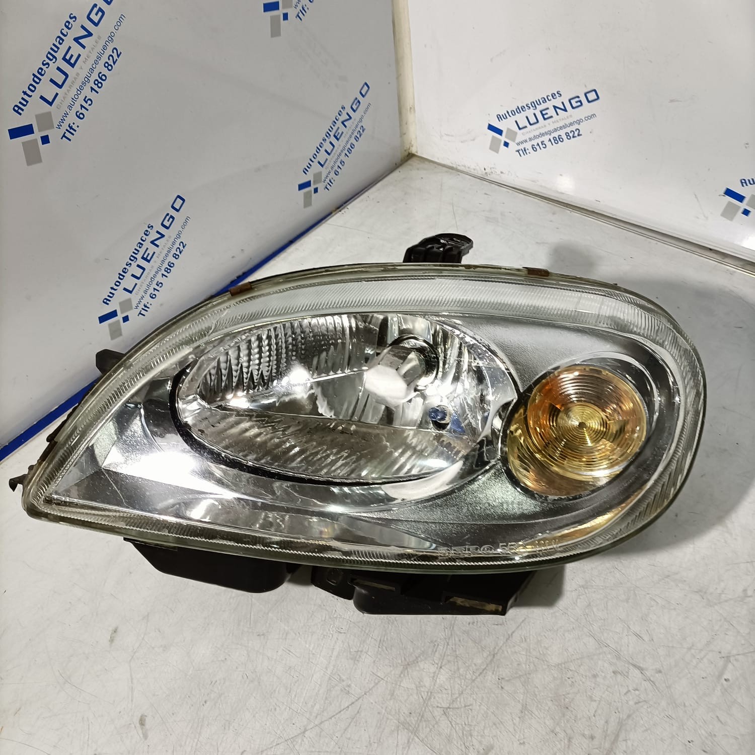 Faro delantero izquierdo Citroen Saxo 2000