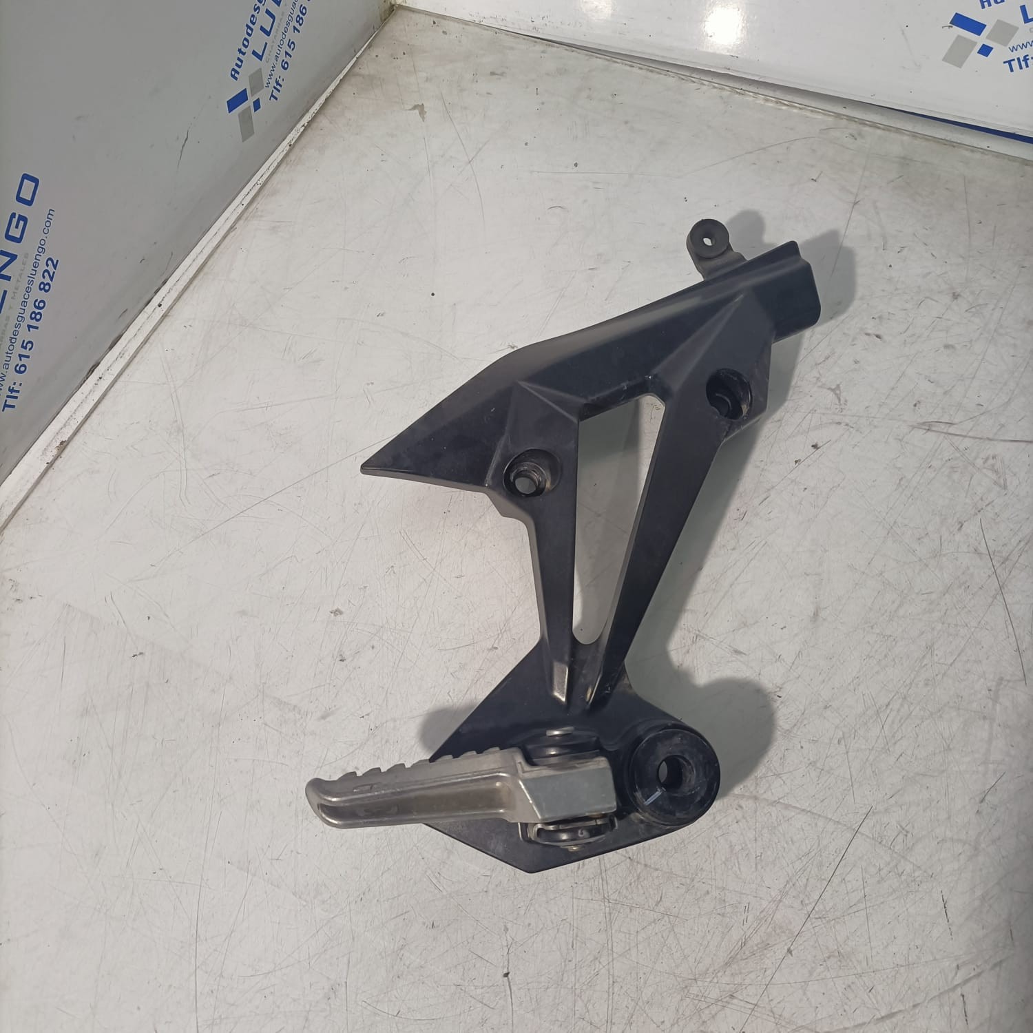 Estribera de pasajero lado derecho Kawasaki Z750 2007