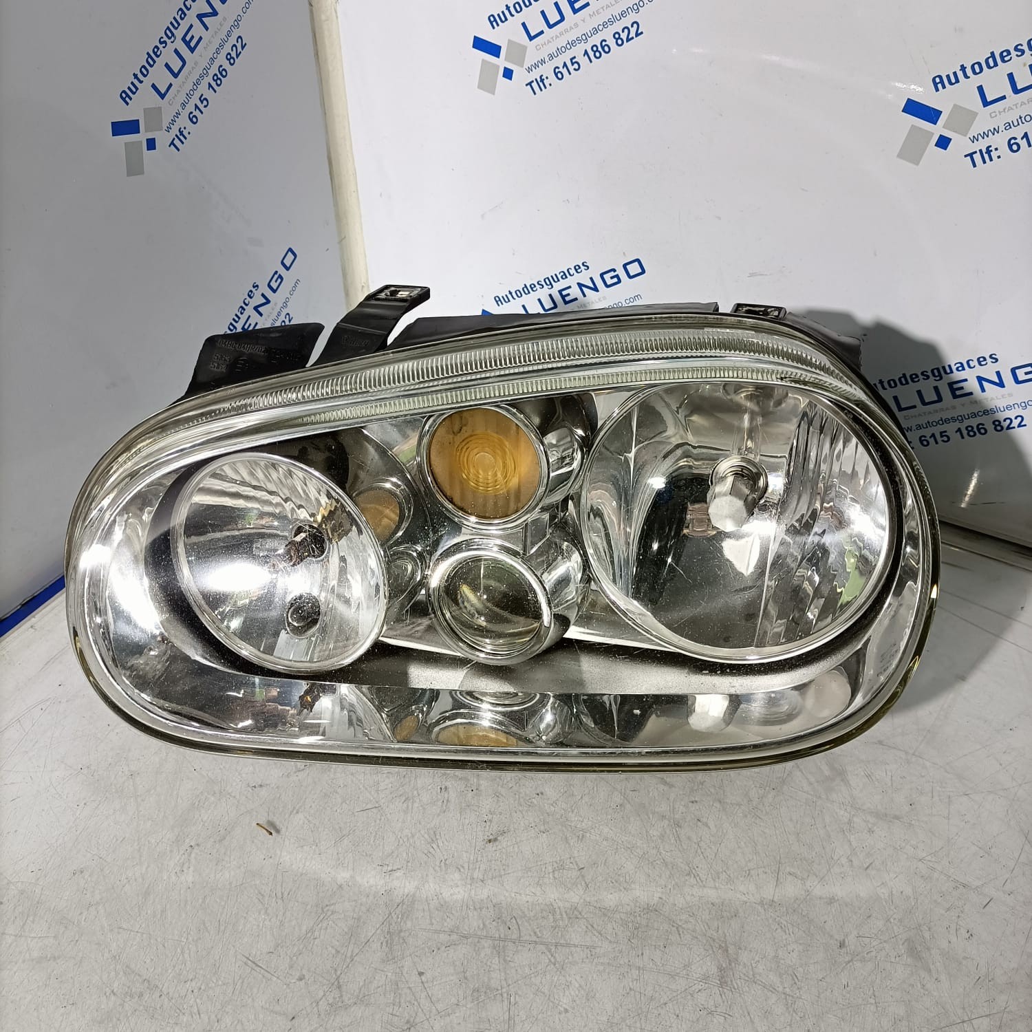 Faro delantero izquierdo Volkswagen Golf 4 2003