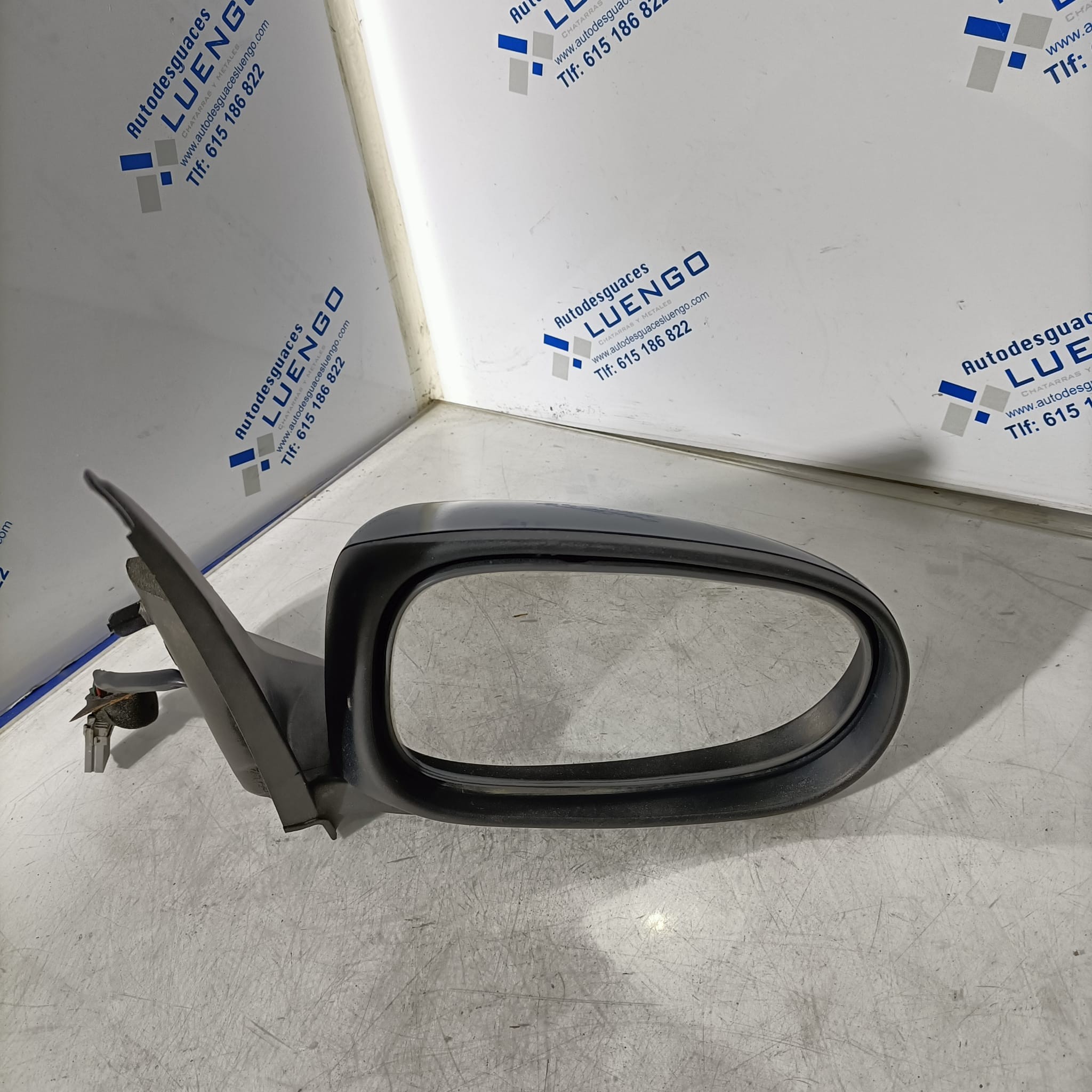 Retrovisor derecho Nissan Almera 2006
