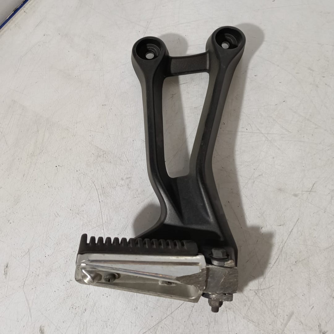 Estribera pasajero lado derecho Yamaha MT 07 Tracer 2018