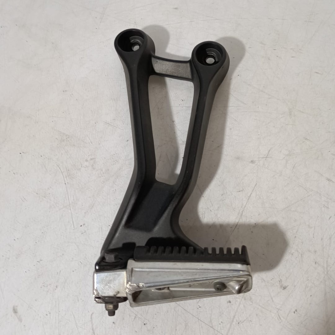 Estribera pasajero lado izquierdo Yamaha MT 07 Tracer 2018
