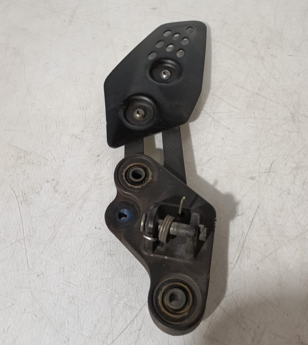 Soporte estribera lado izquierdo Yamaha MT 07 Tracer 2018