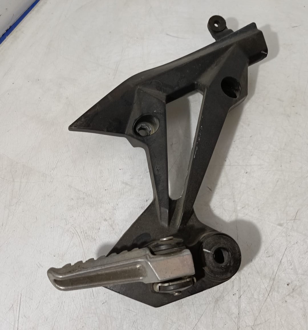 Estribera de pasajero lado derecho Kawasaki Z750 2007