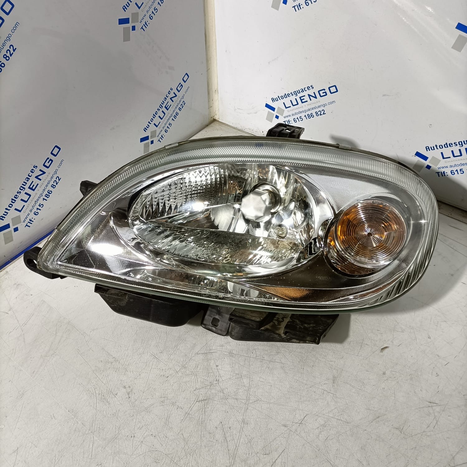 Faro delantero izquierdo Citroen Saxo 2002