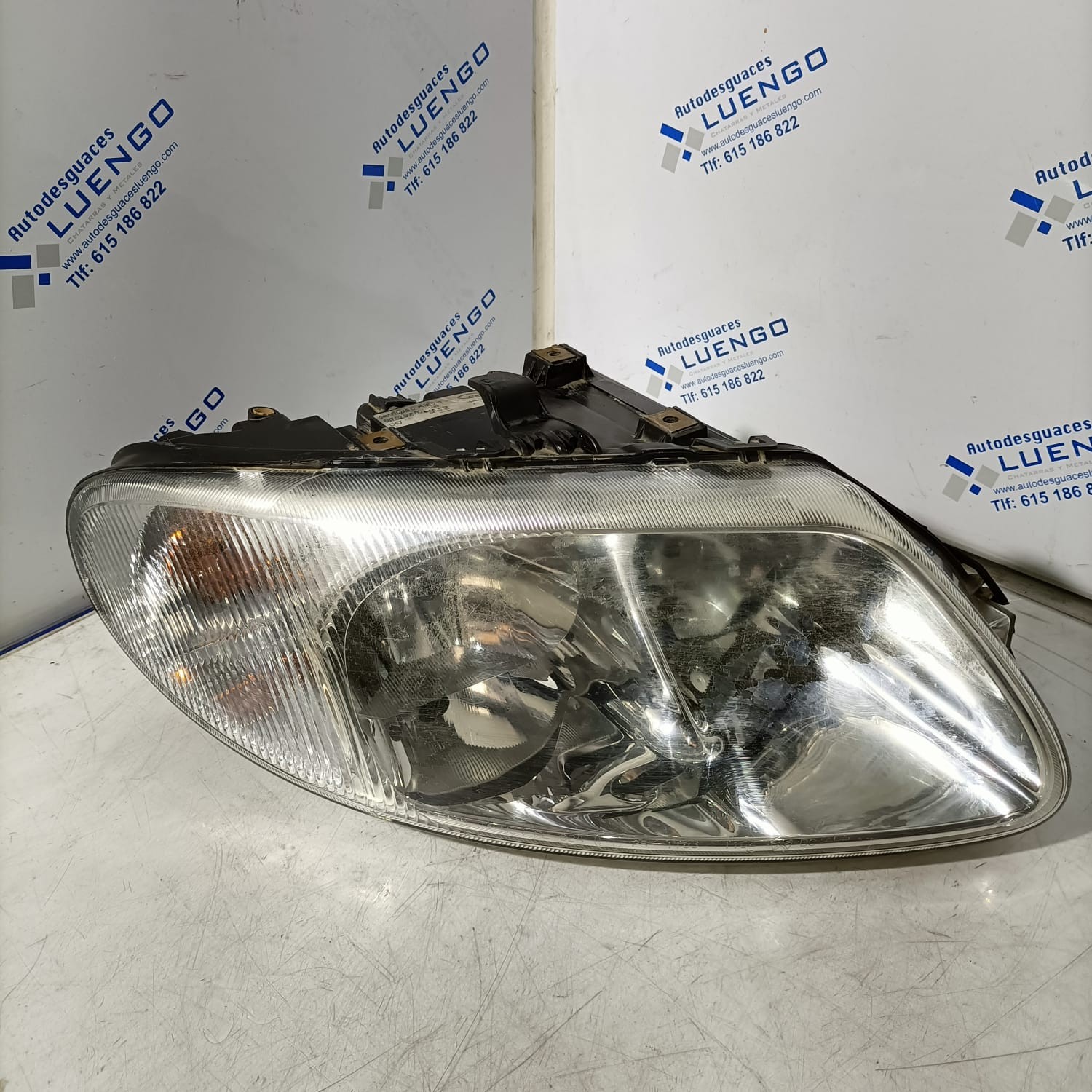 Faro delantero derecho Chrysler Voyager 2007