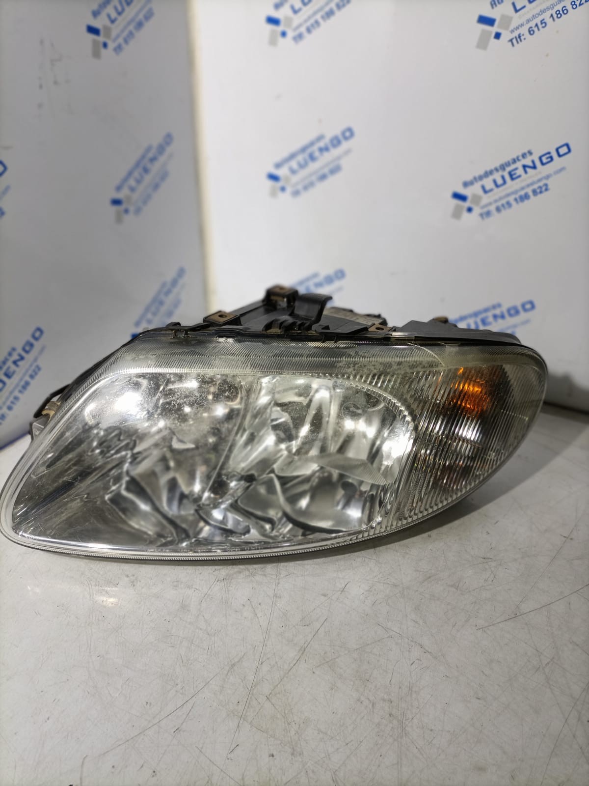 Faro delantero izquierdo Chrysler Voyager 2007