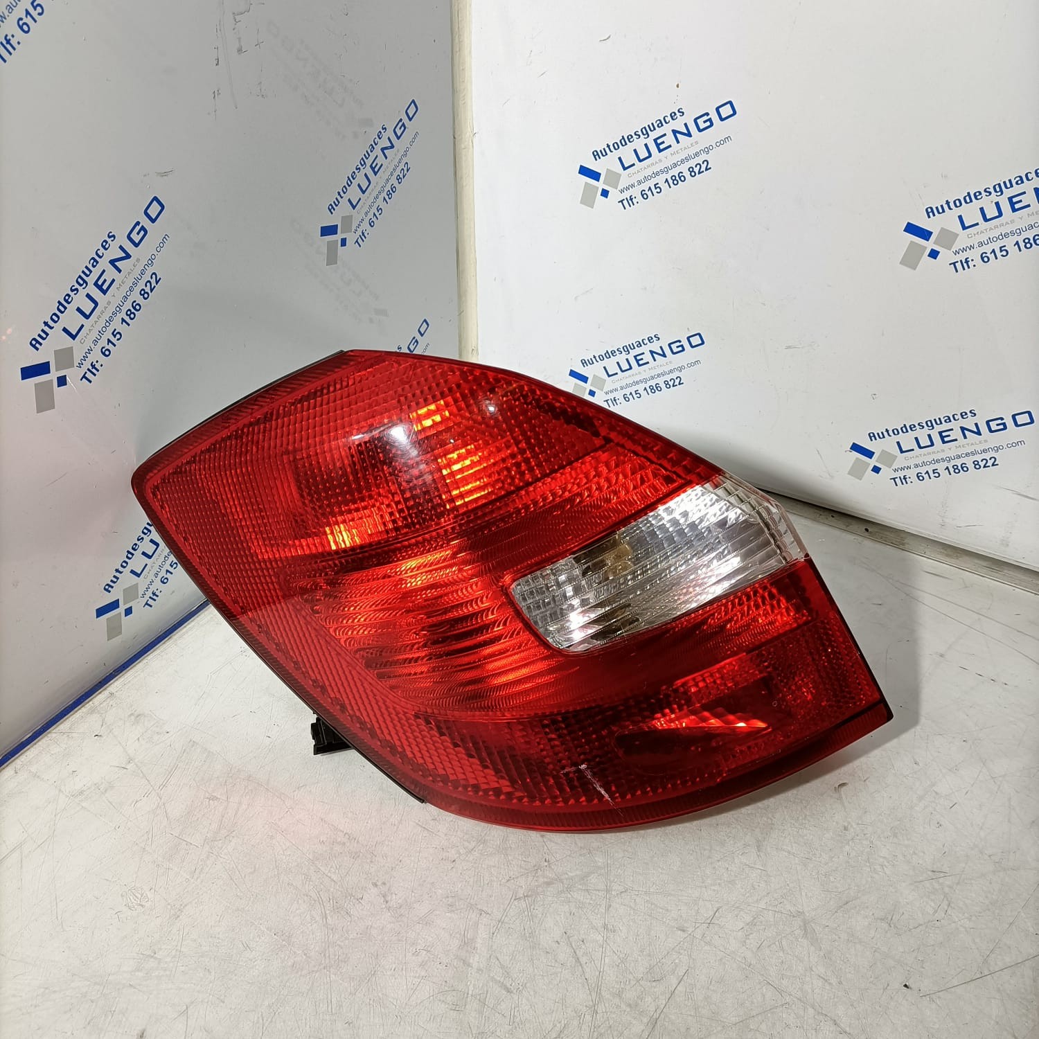 Piloto trasero izquierdo Skoda Fabia 2007