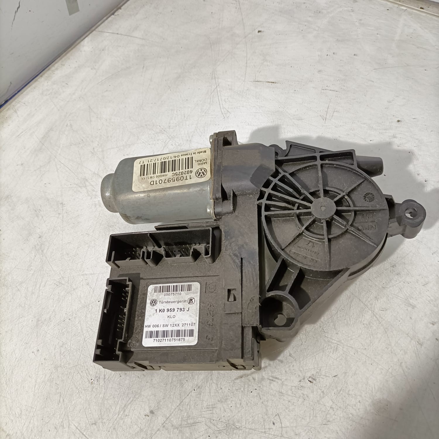 Motor elevalunas Volkswagen Golf V 2001
