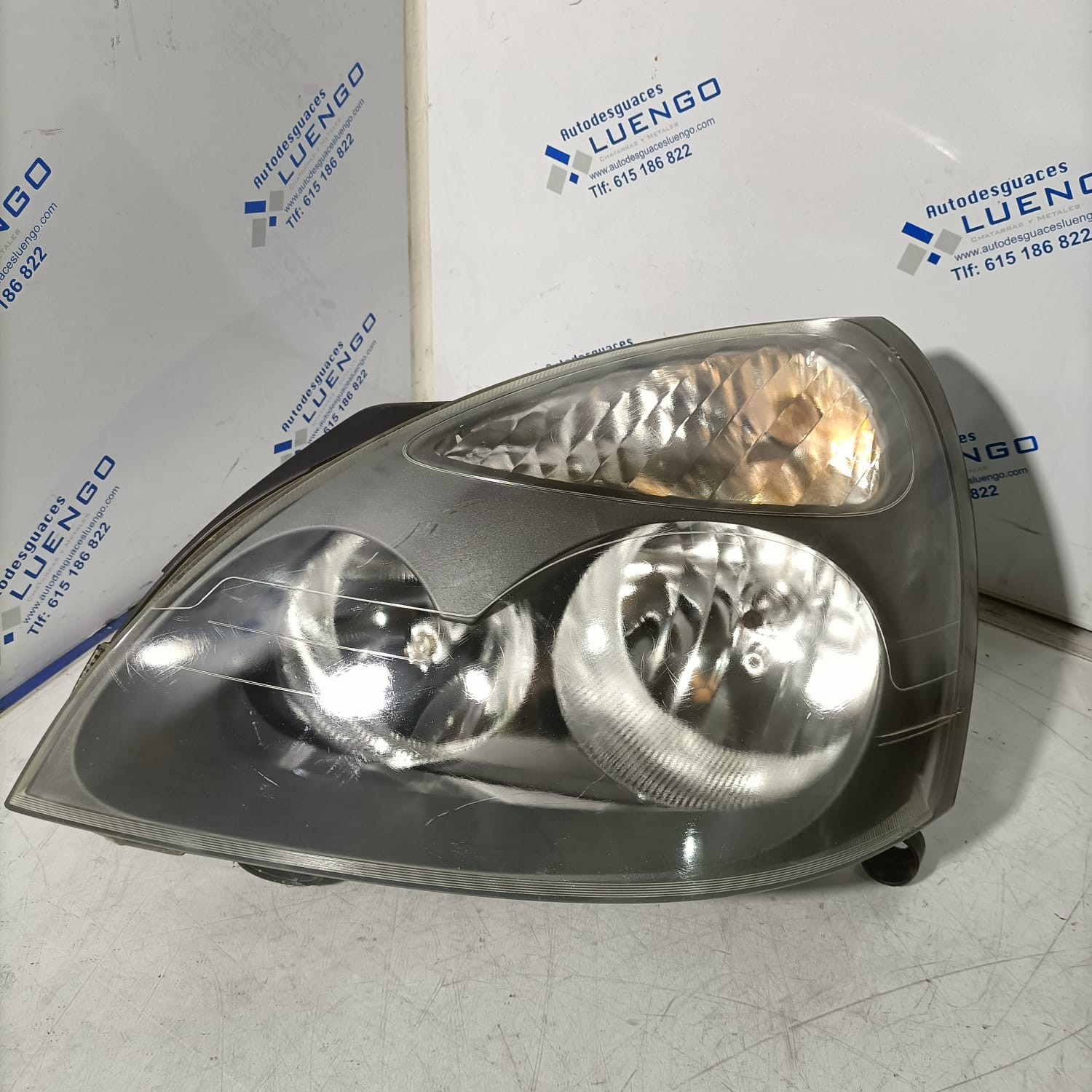 Faro delantero izquierdo Renault Clio 2002
