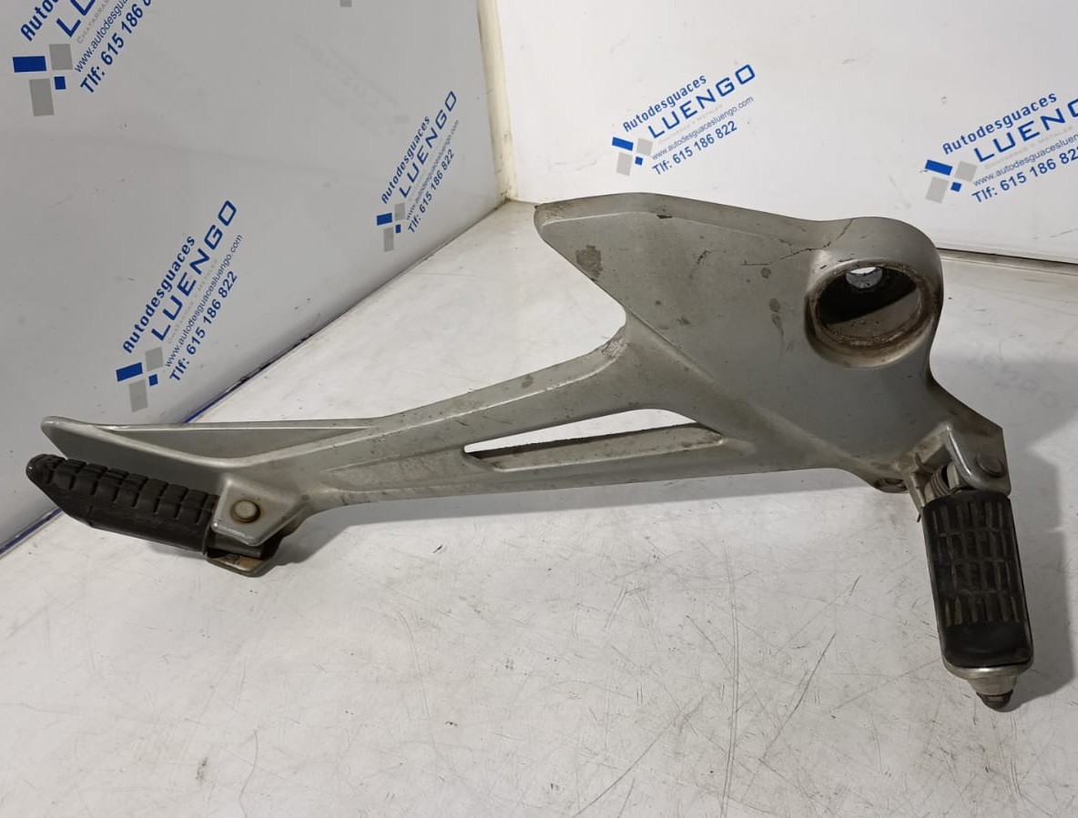 Soporte estriberas lado derecho Honda Varadero 125 2006