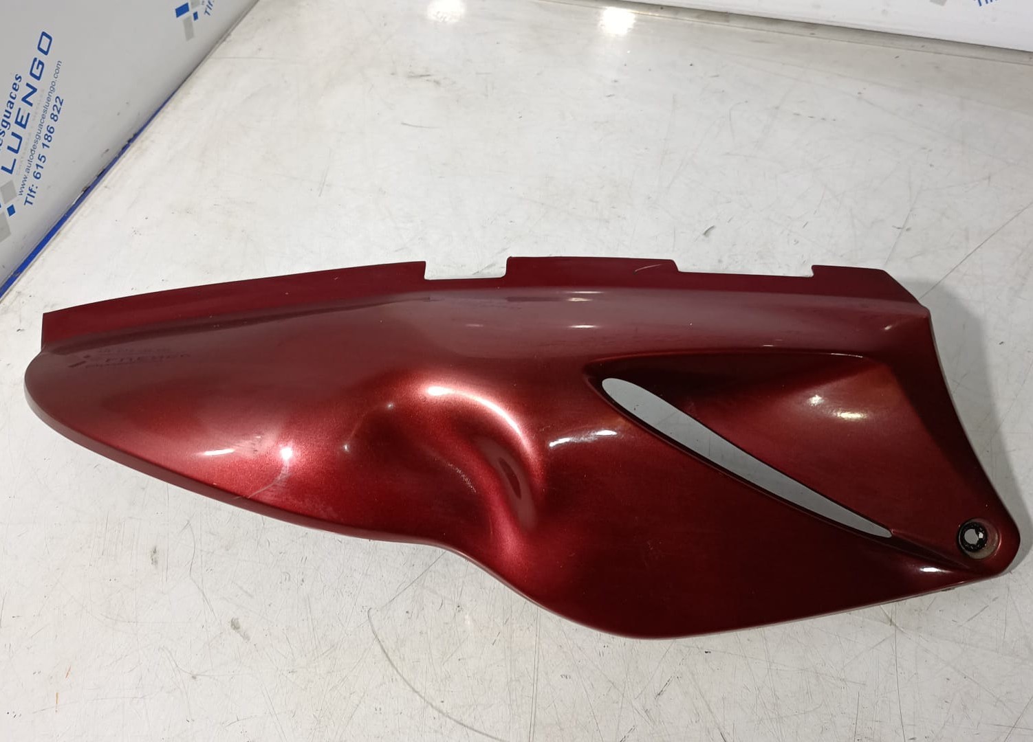 Lateral trasero derecho Honda Varadero 125 2006