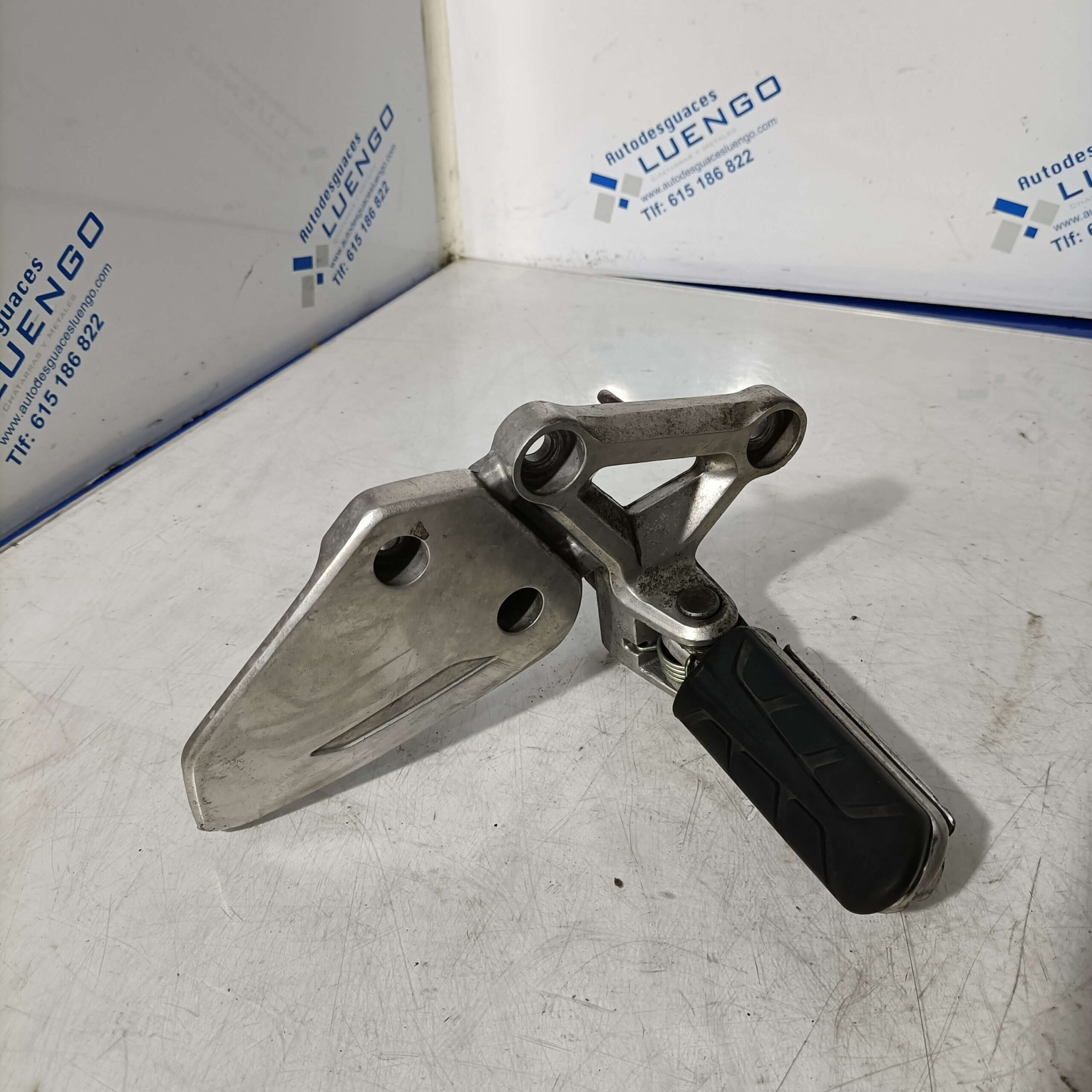 Estribera lado derecho Honda CB 650 F 2014