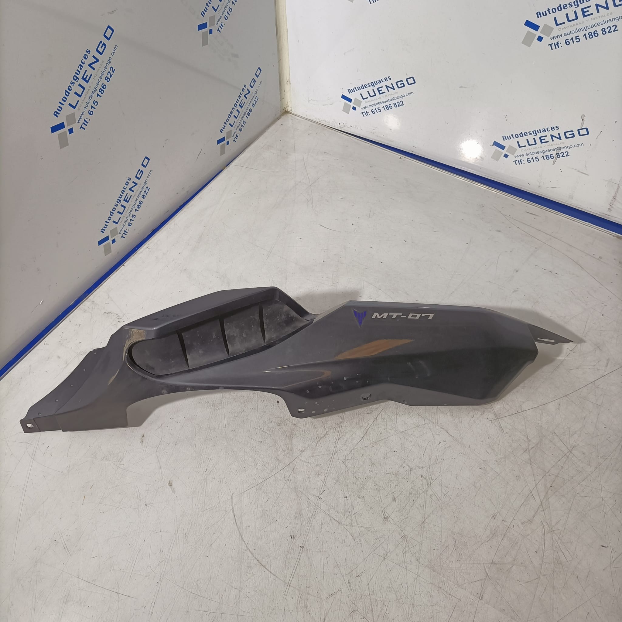 Lateral trasero izquierdo Yamaha MT 07 2017