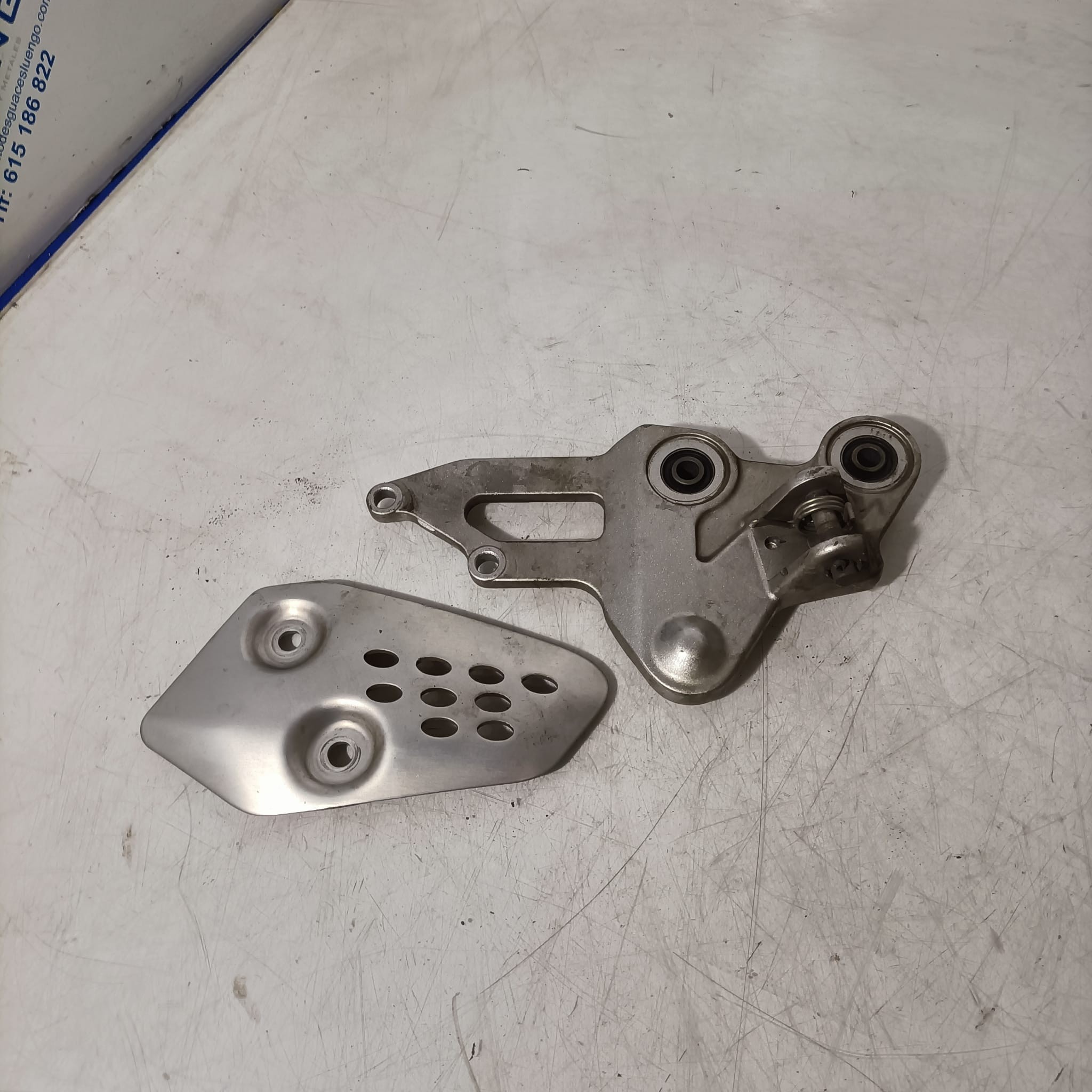 Soporte estribera derecha Yamaha MT 07 2017