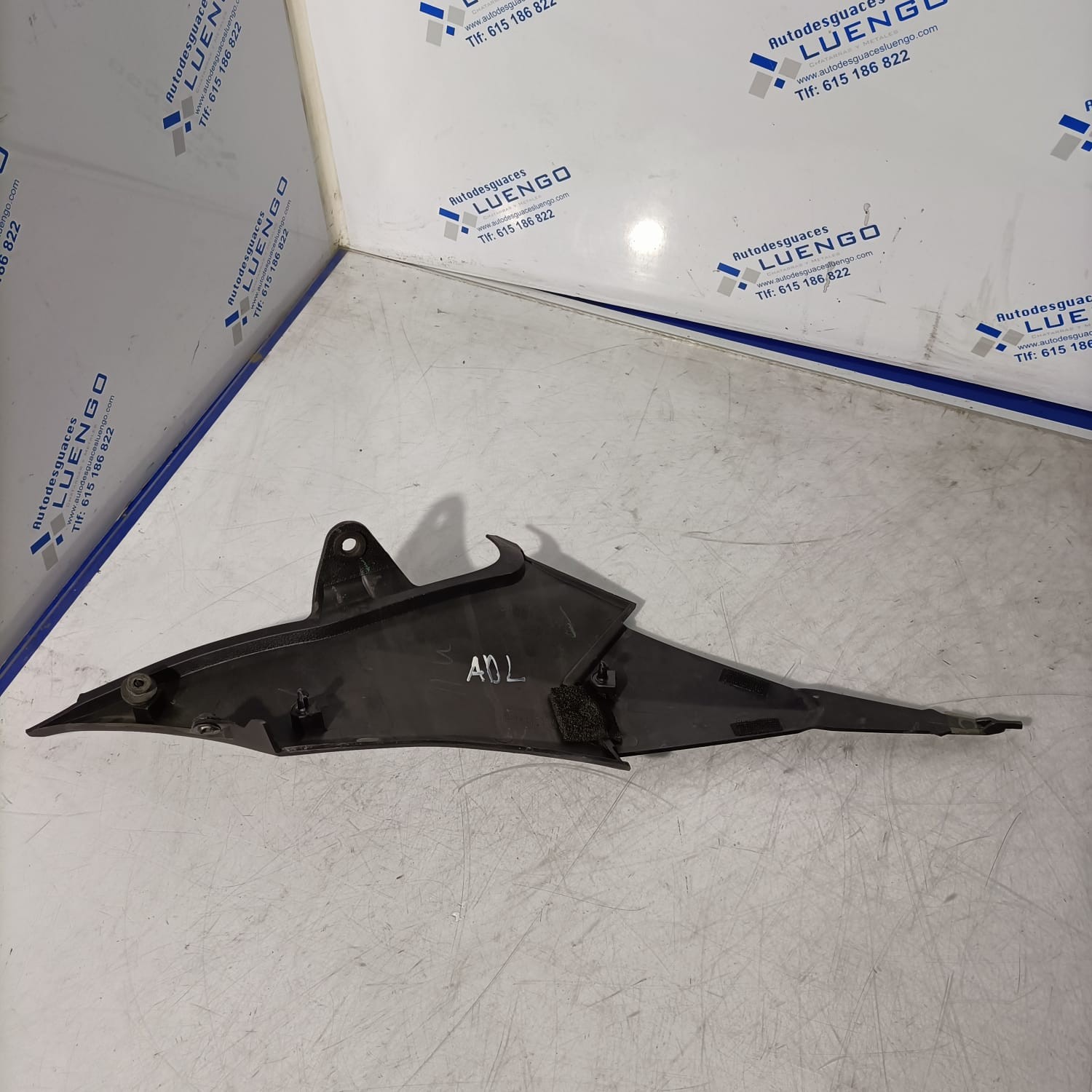 Lateral bajo asiento lado izquierdo Kawasaki Z800 2016