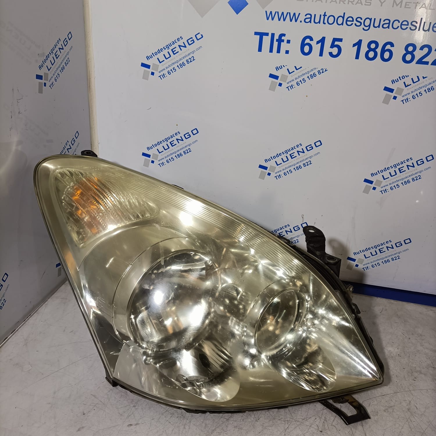 Faro derecho Toyota Corolla Verso 2008