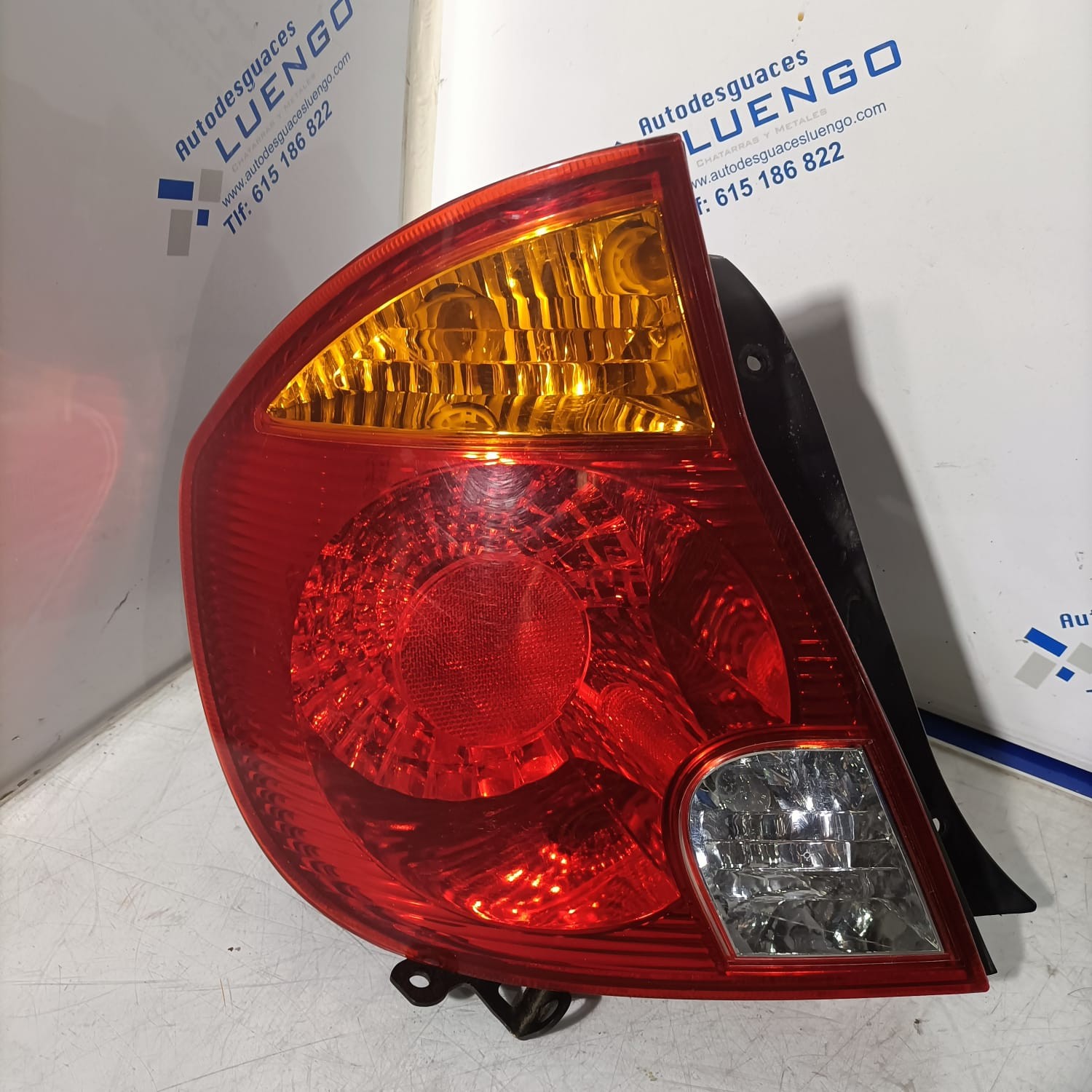 Piloto trasero izquierdo Hyundai Accent 2003