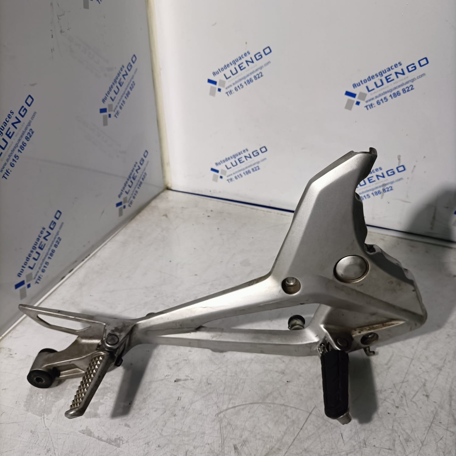 Soporte estribera lado derecho Honda NC 700 SD 2012