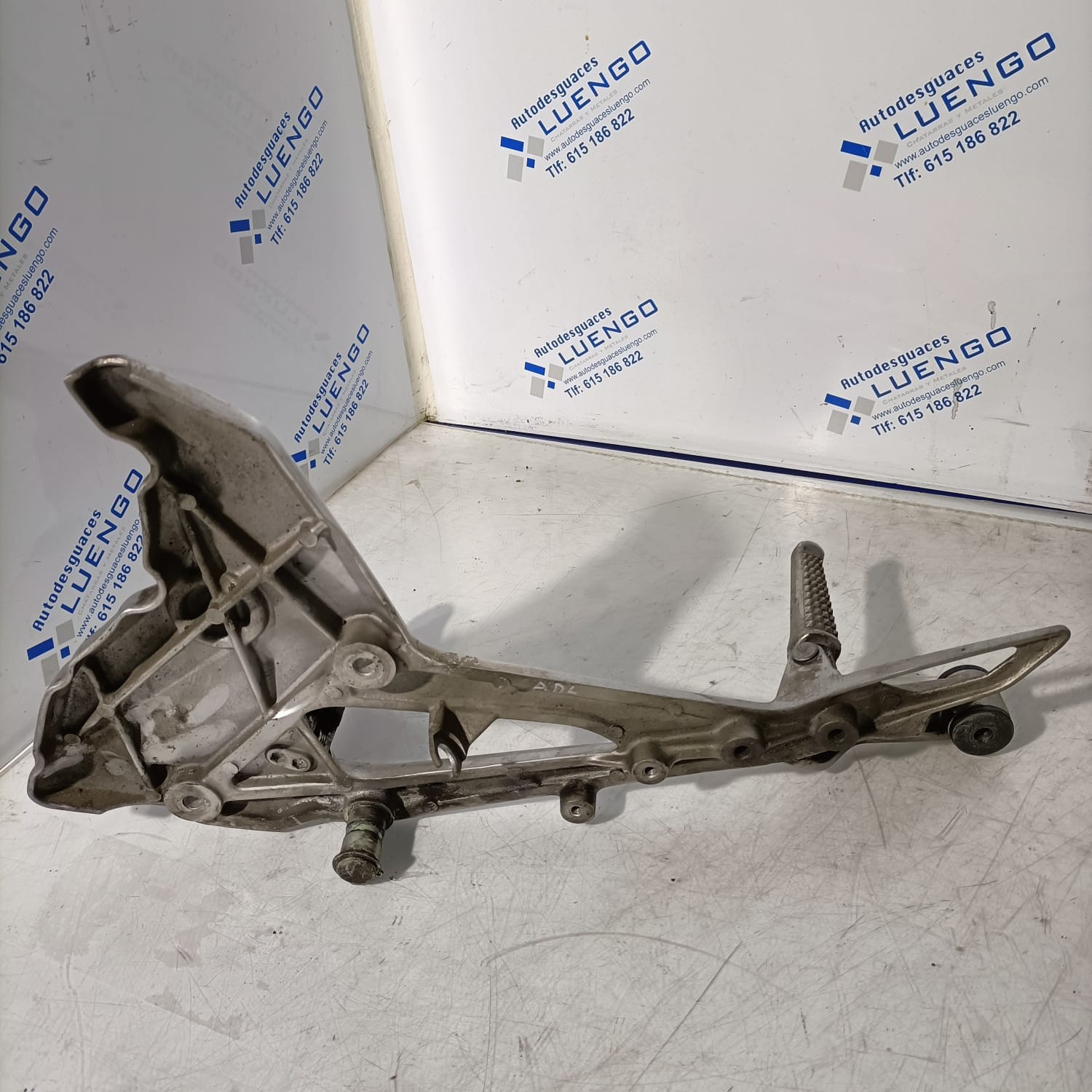 Soporte estribera lado derecho Honda NC 700 SD 2012